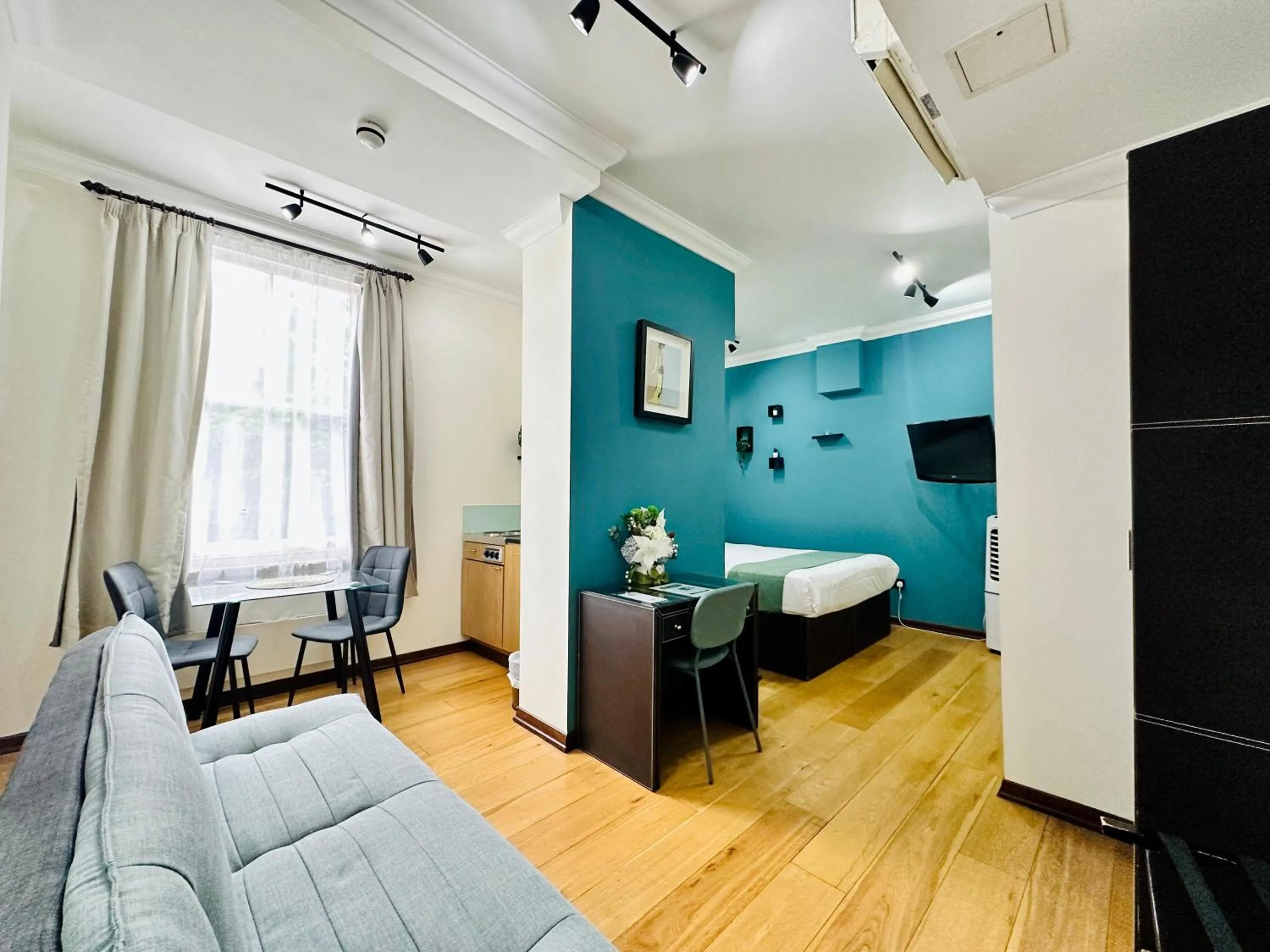 Photo of the whole room, Bed in The Royale Chulan Hyde Park Hotel