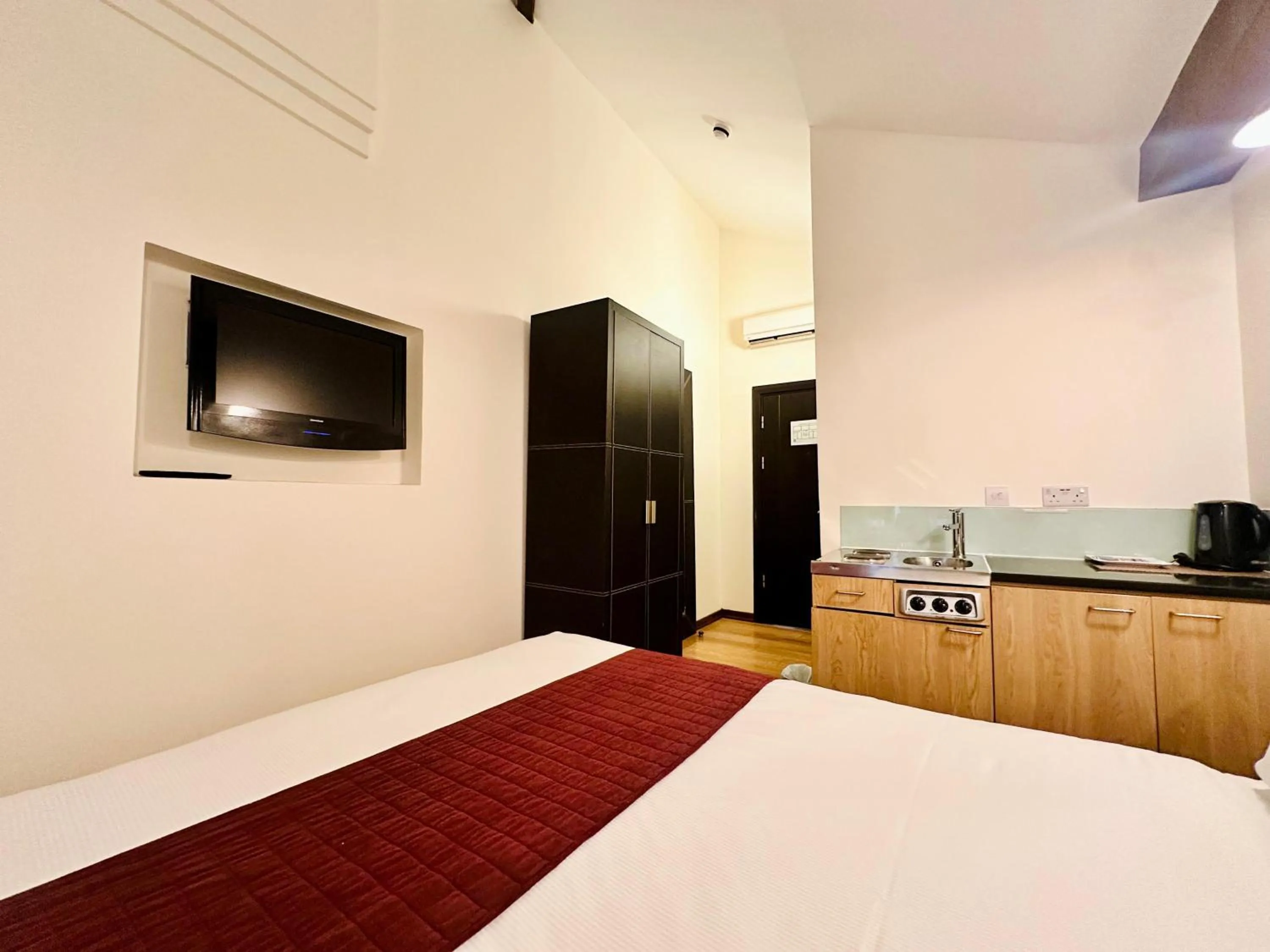 Bedroom, Bed in The Royale Chulan Hyde Park Hotel