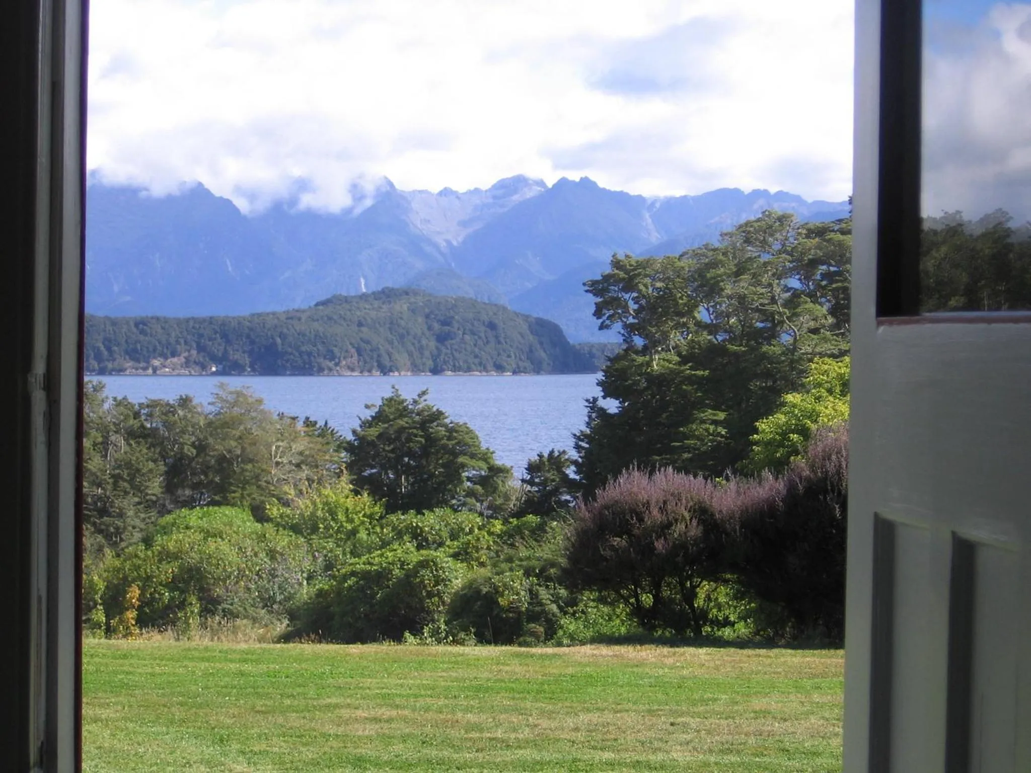 Lake view in Murrells Grand View House