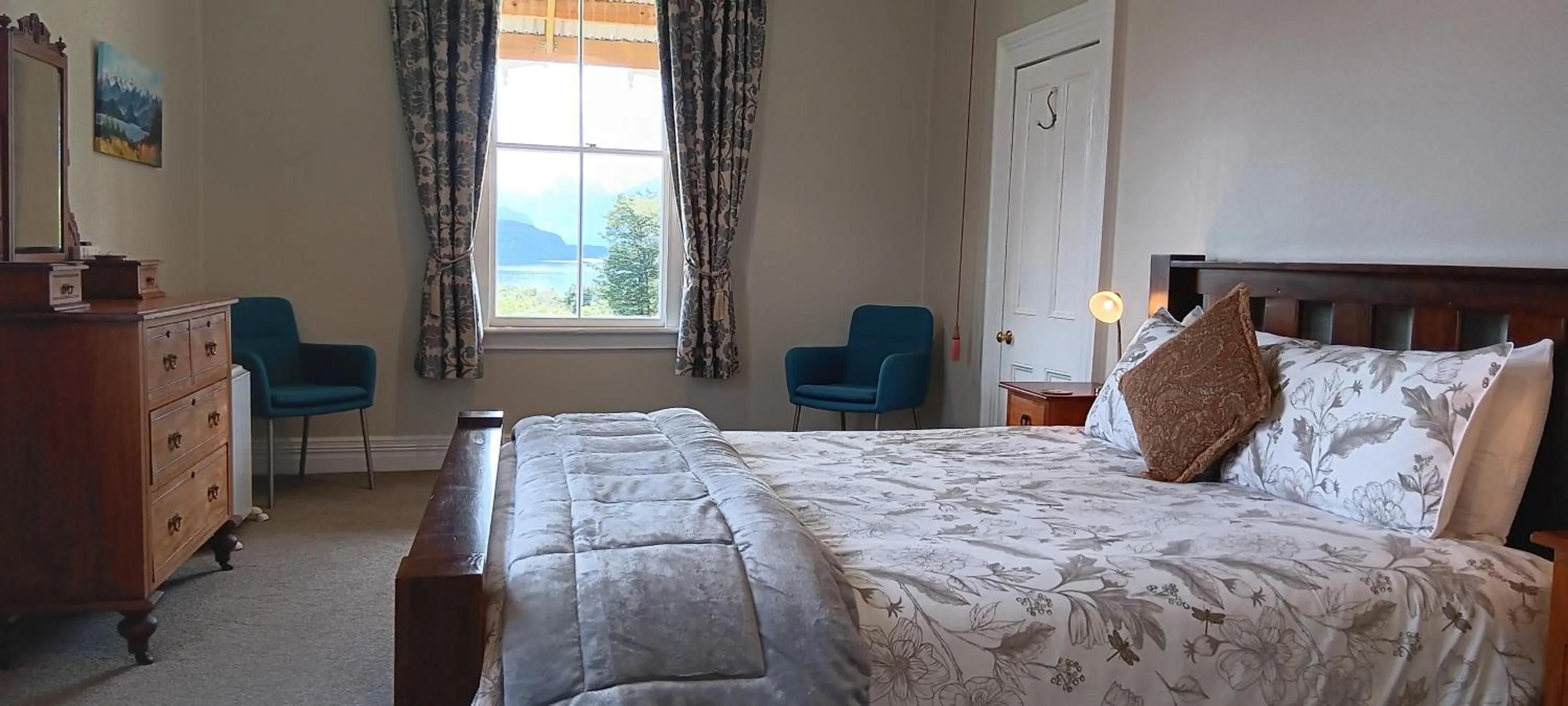 Bedroom, Bed in Murrells Grand View House