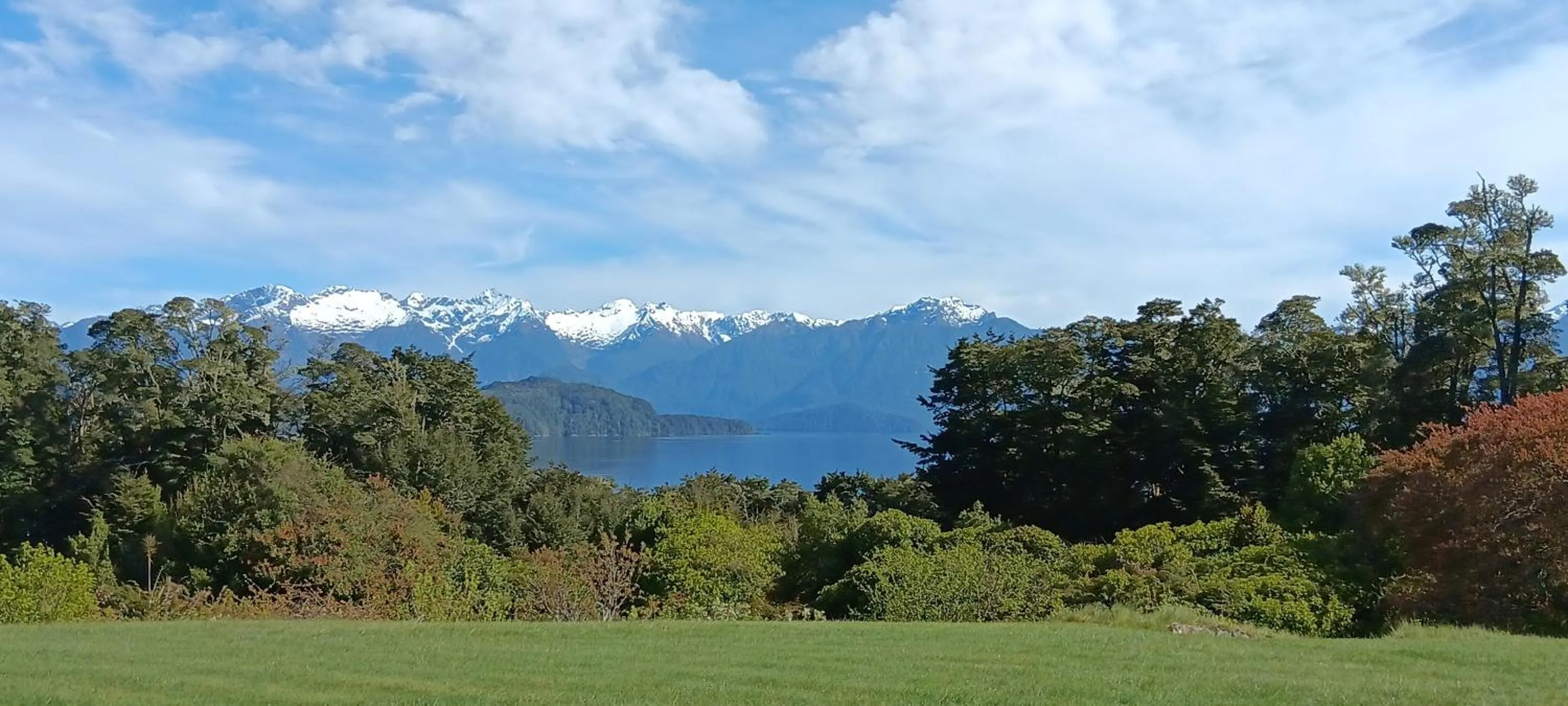 Lake view in Murrells Grand View House