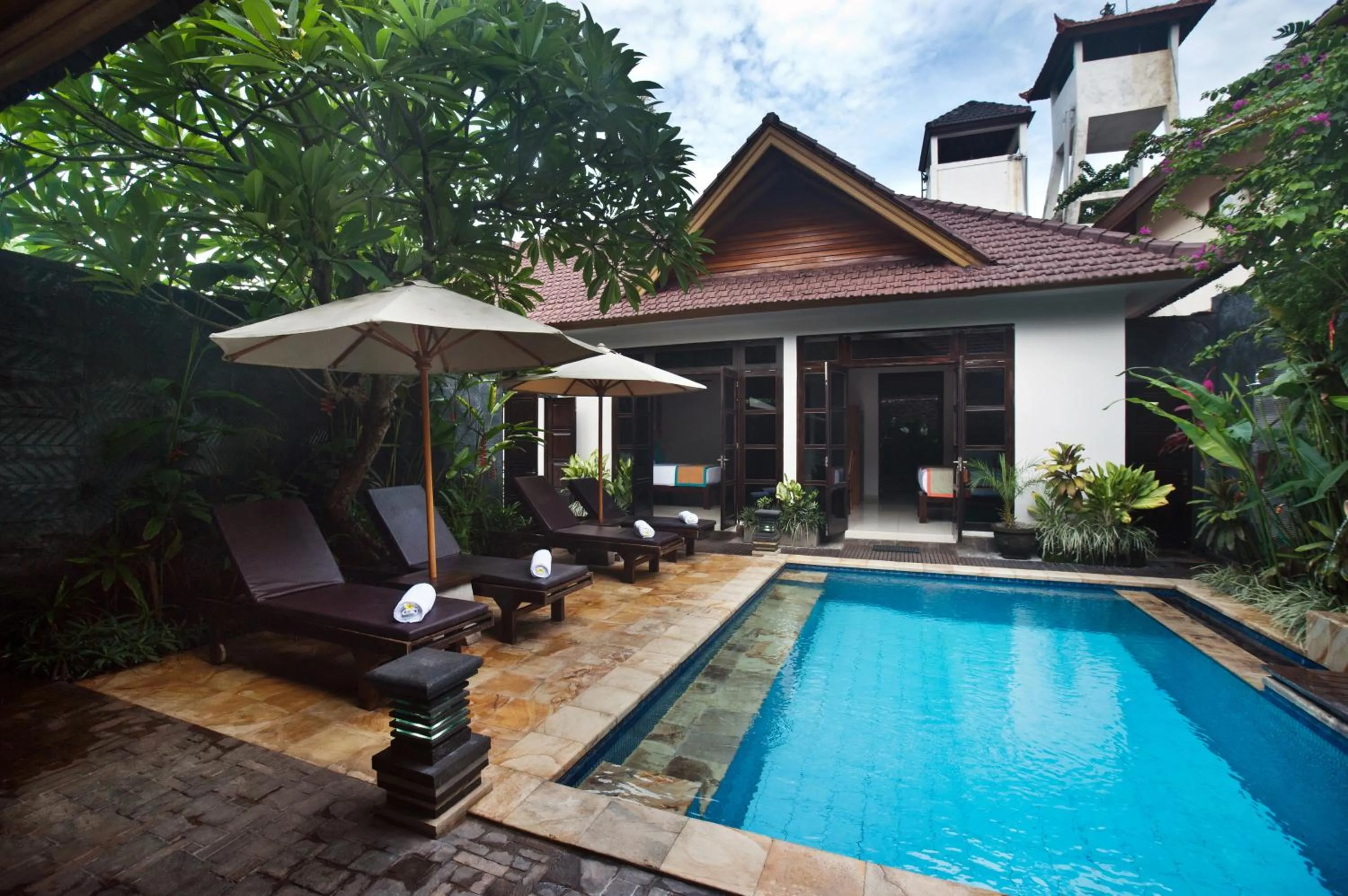 Swimming pool in Villa Teman