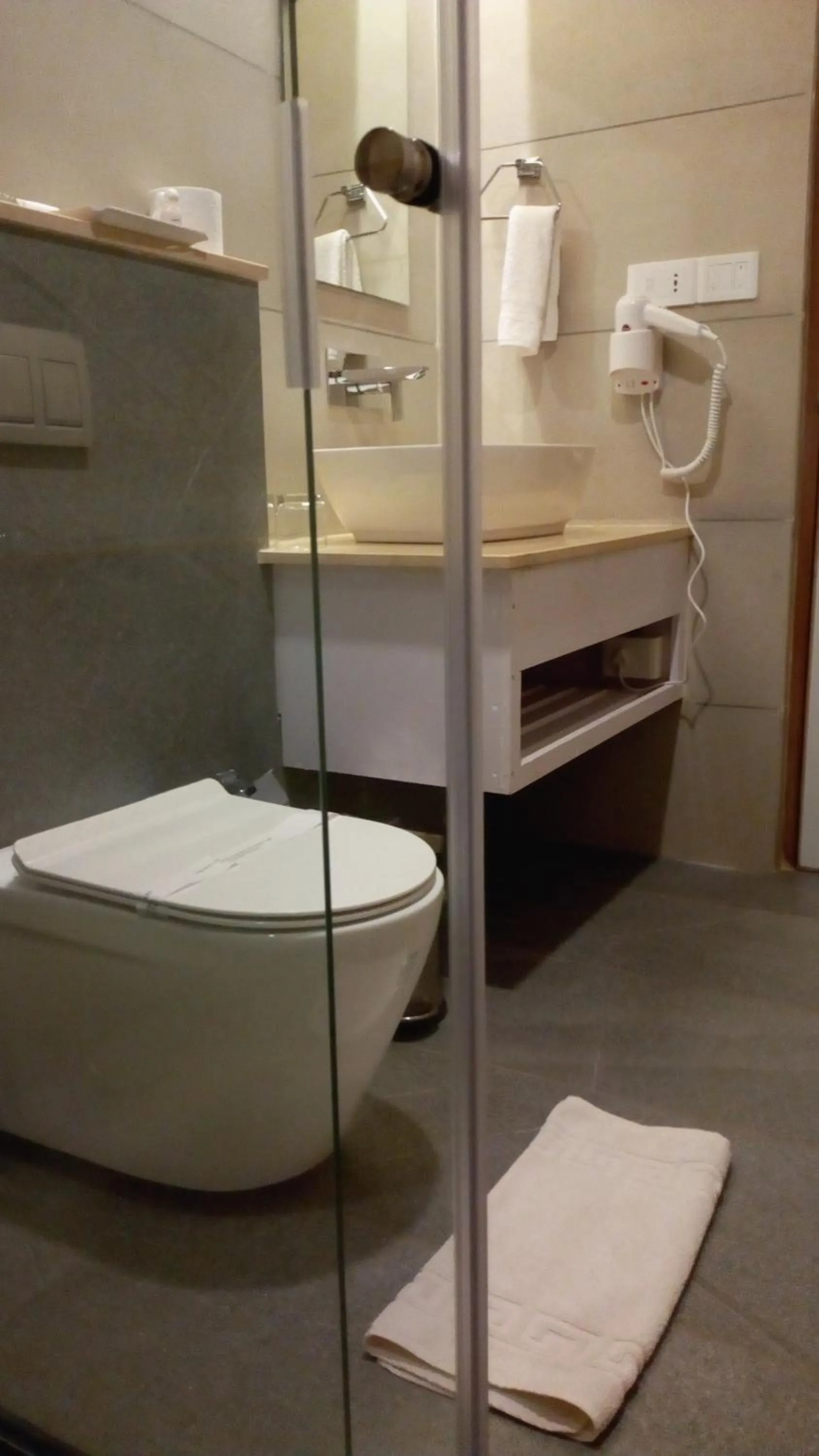 Shower in The River Retreat Heritage Ayurvedic Resort