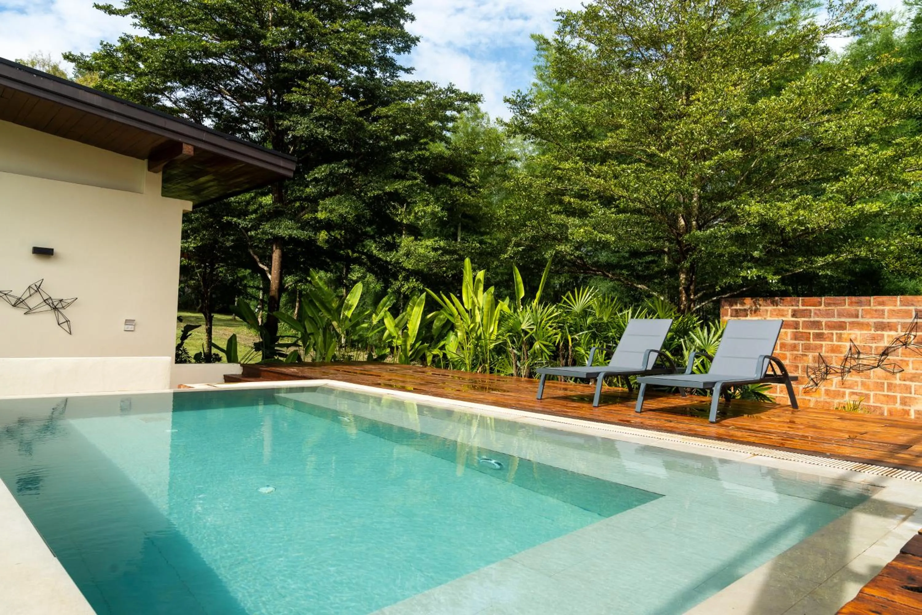 Swimming pool in Puripai Villa Wellness & Retreat