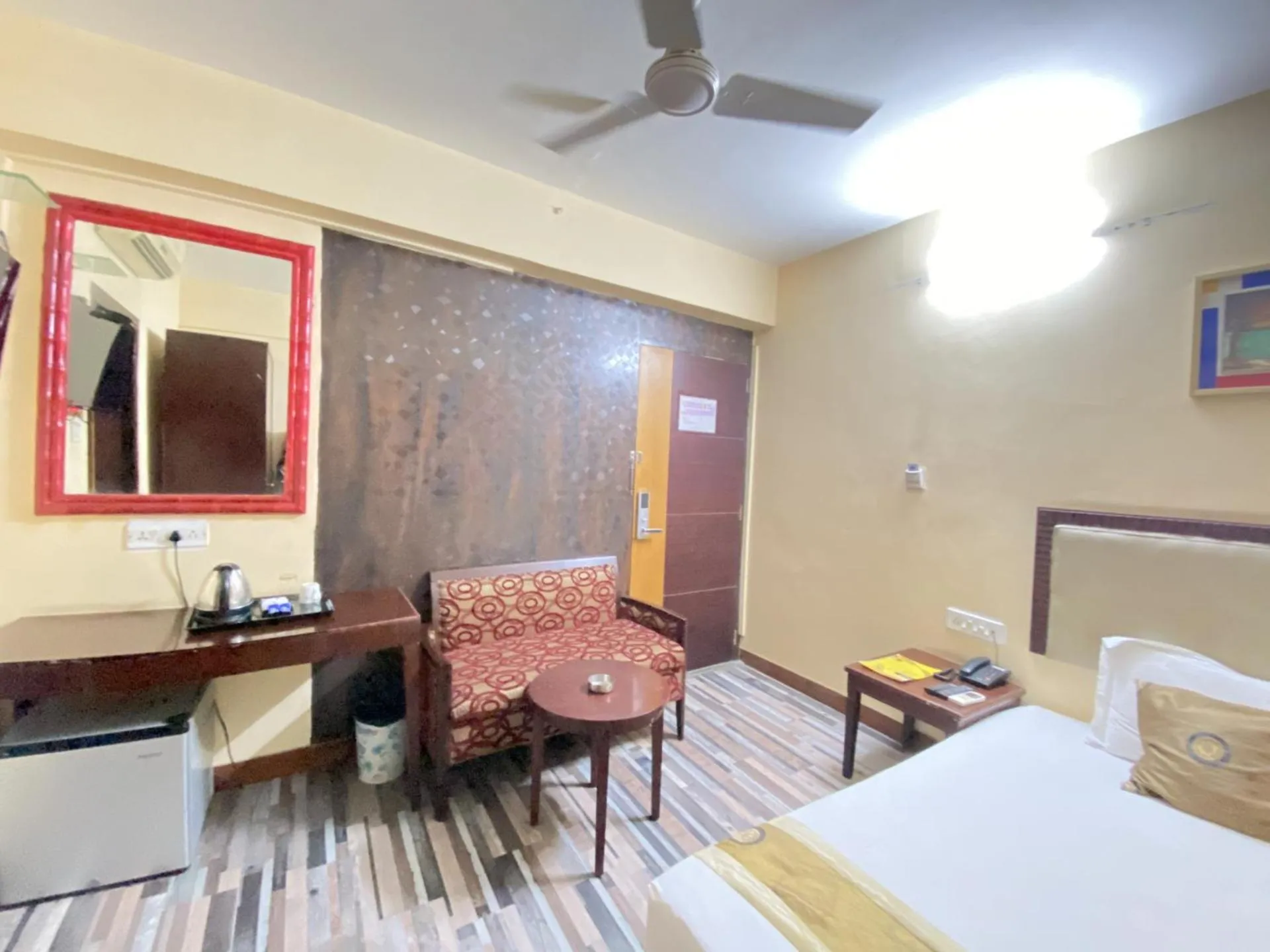 Seating area, Bed in Astoria Hotel