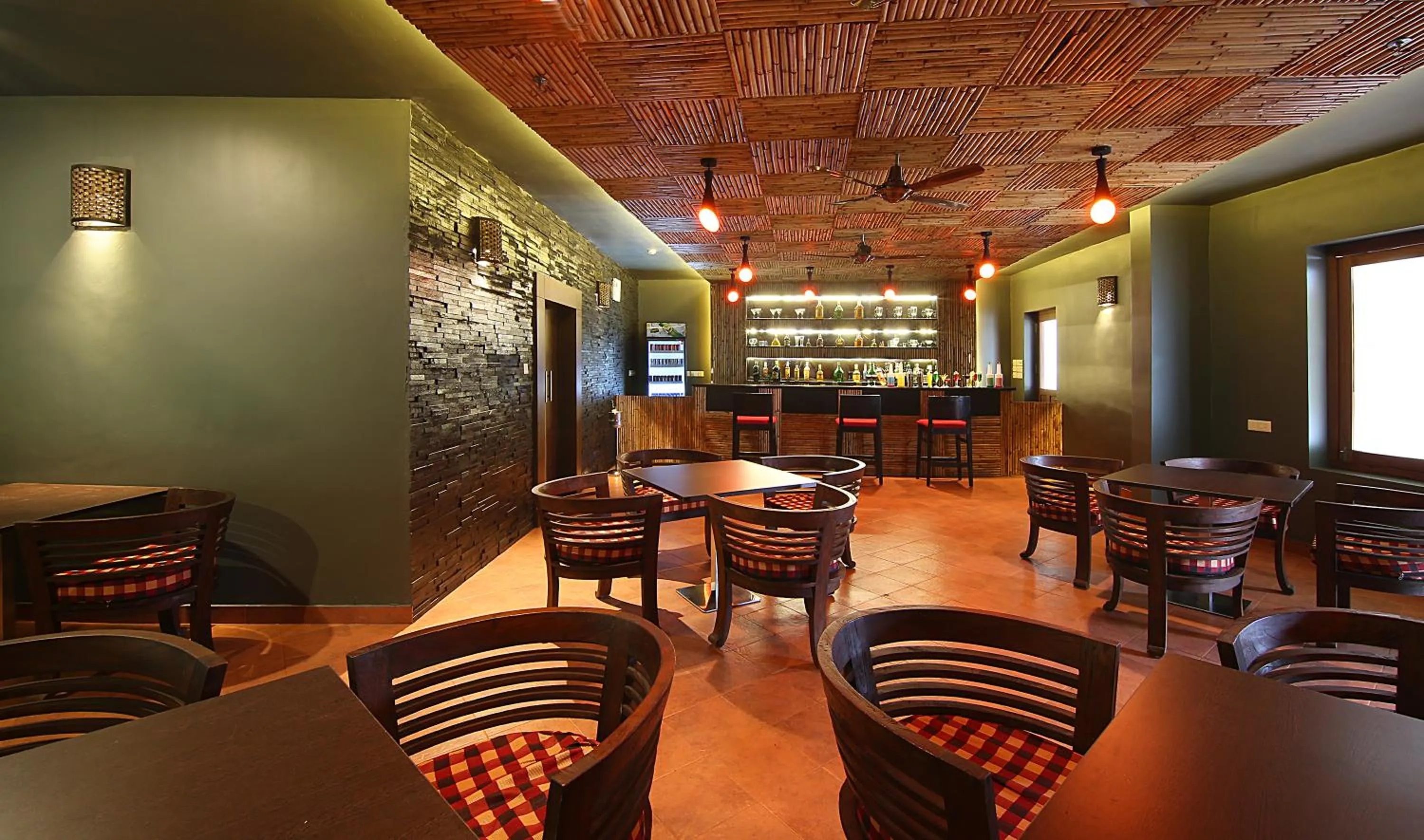 Restaurant/places to eat in Vythiri Village