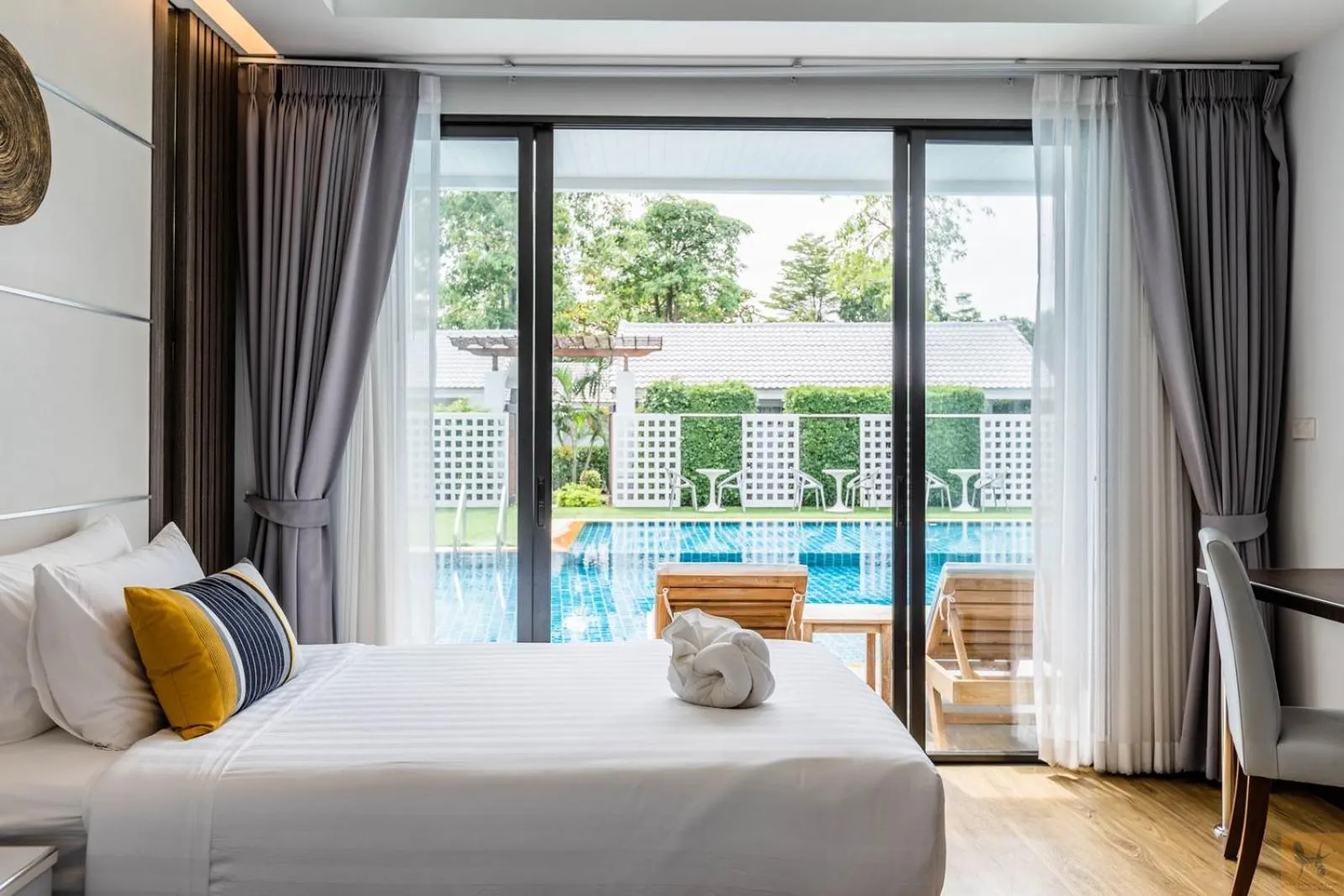 Bed in Chaolao Cabana Resort