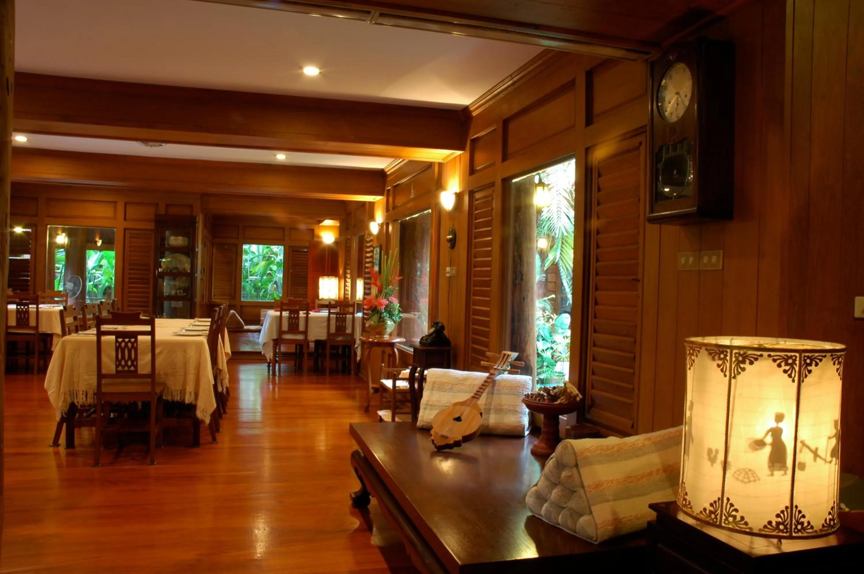 Restaurant/places to eat in Ruen Come In