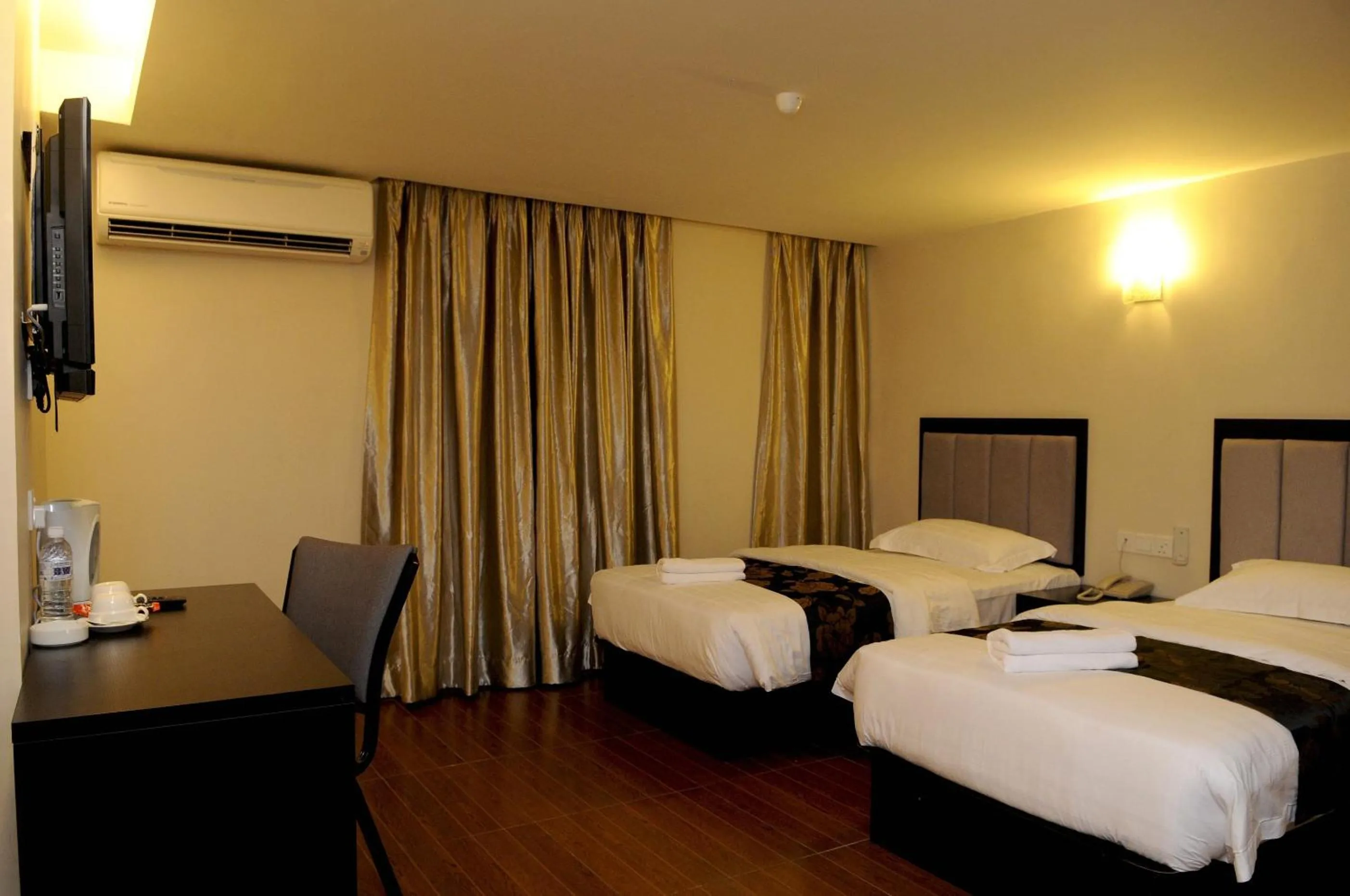 Photo of the whole room, Bed in KK Waterfront Hotel