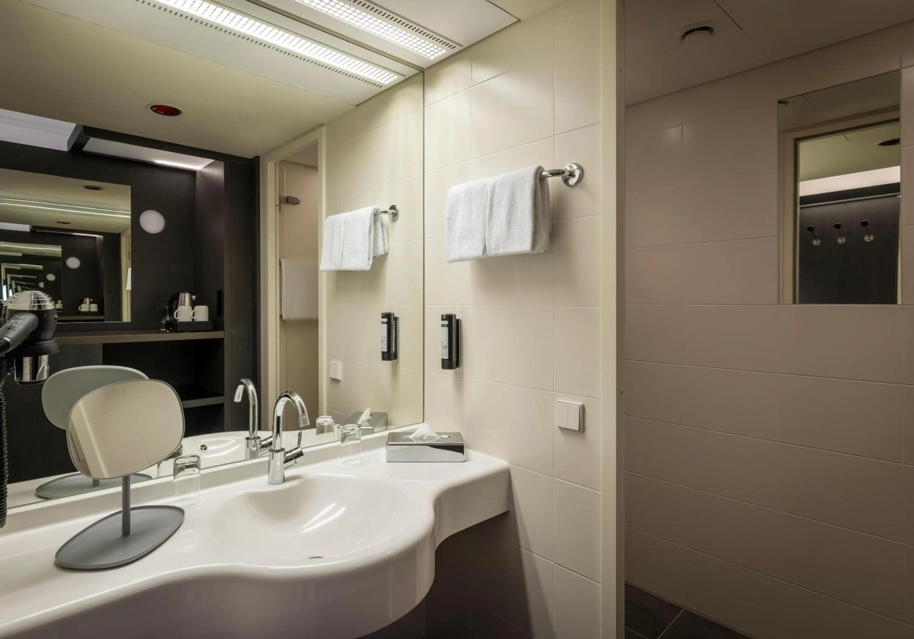 Shower in ARCOTEL Onyx Hamburg