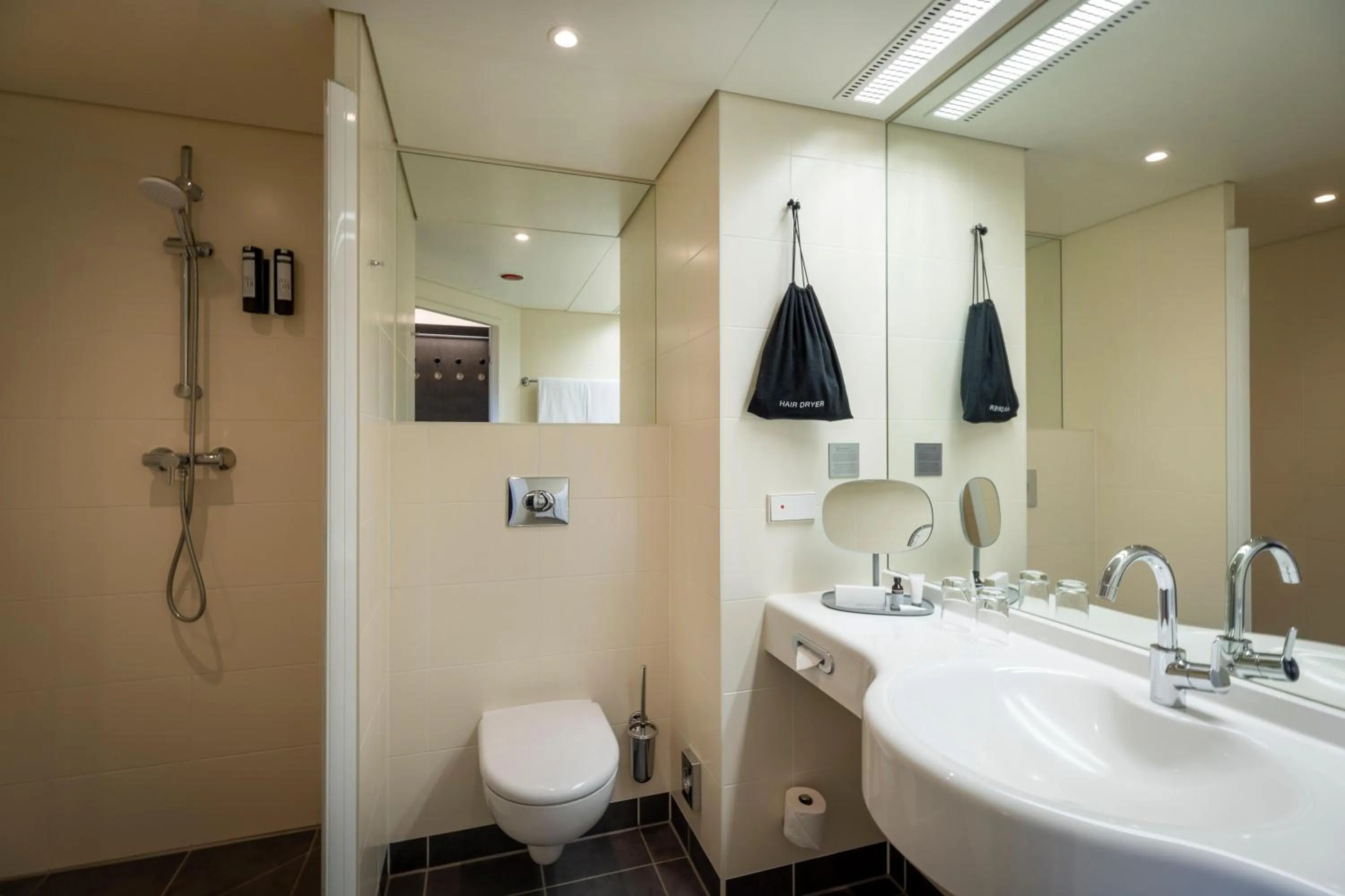 Shower in ARCOTEL Onyx Hamburg