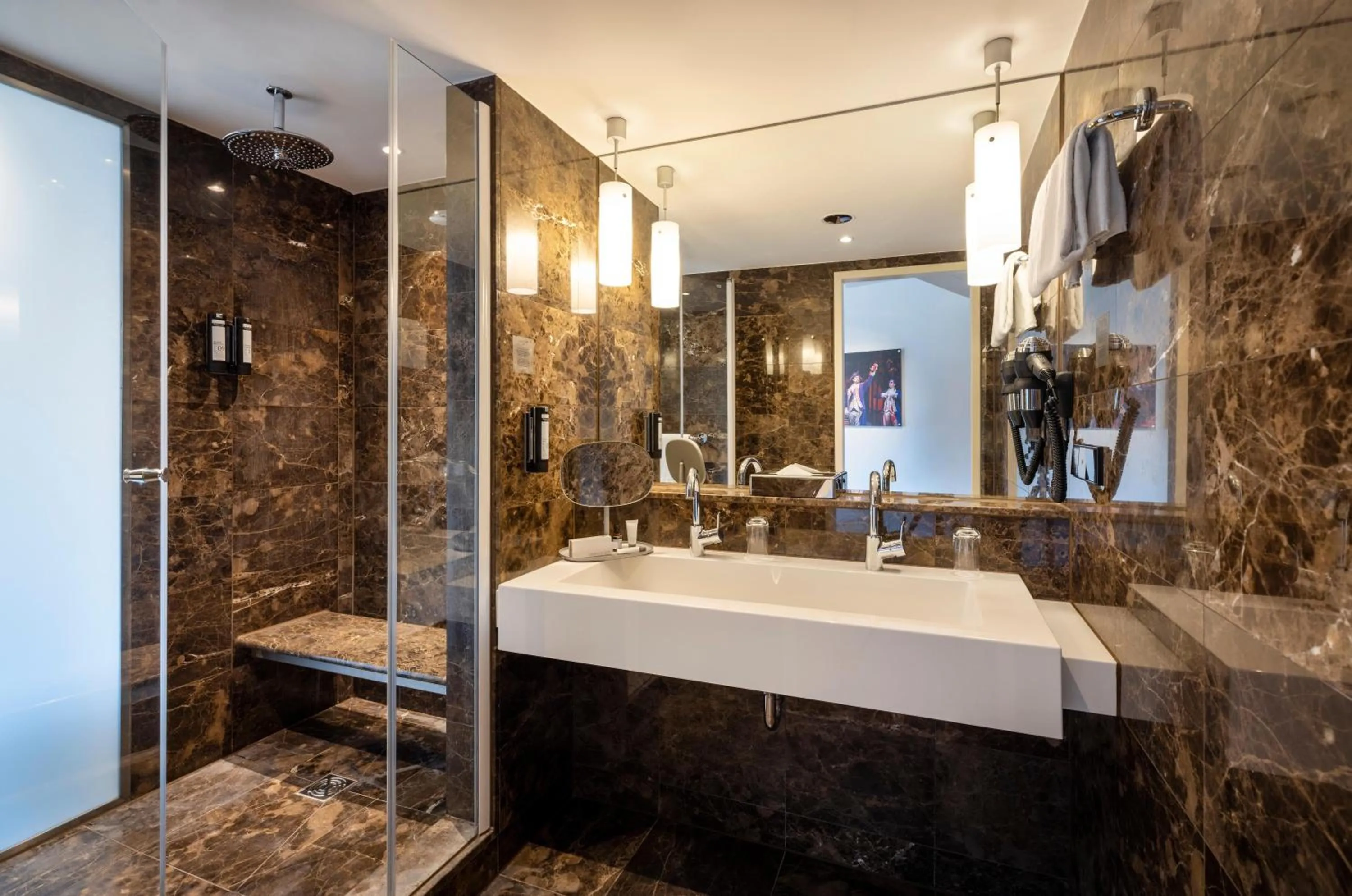 Shower in ARCOTEL Onyx Hamburg