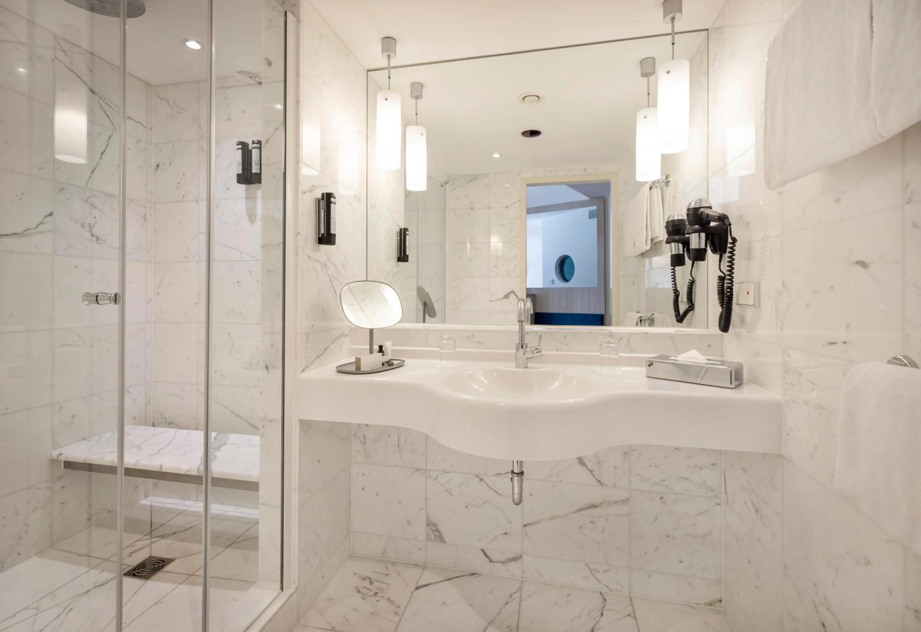 Shower in ARCOTEL Onyx Hamburg