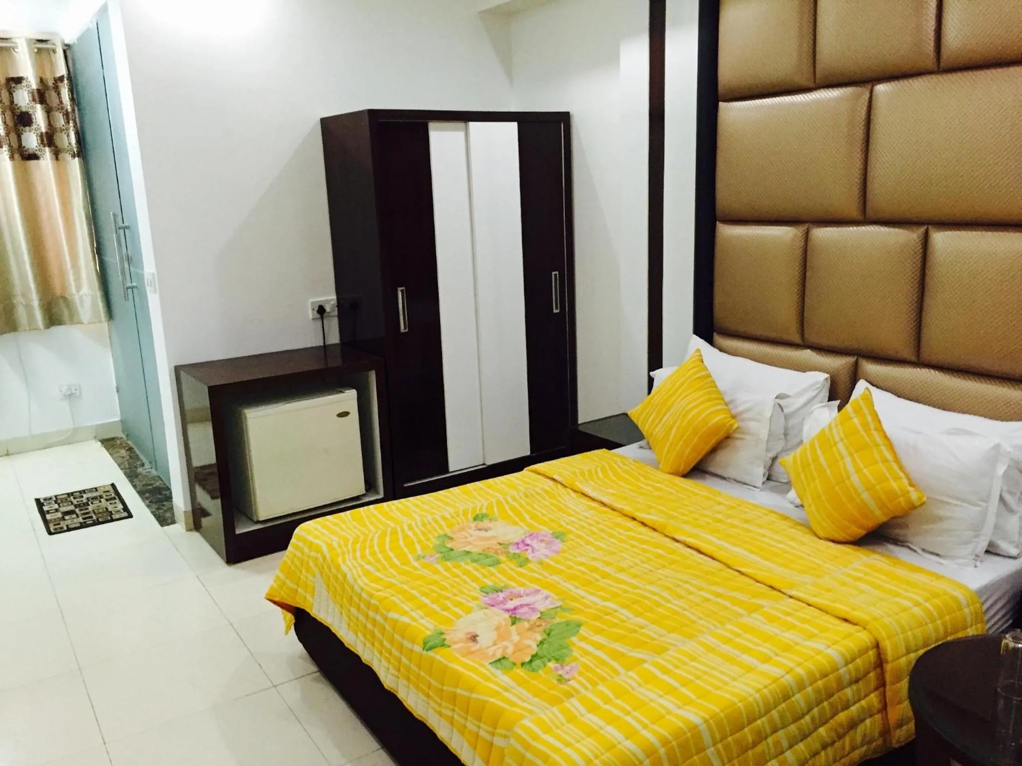 Bedroom, Bed in Hotel Sun International