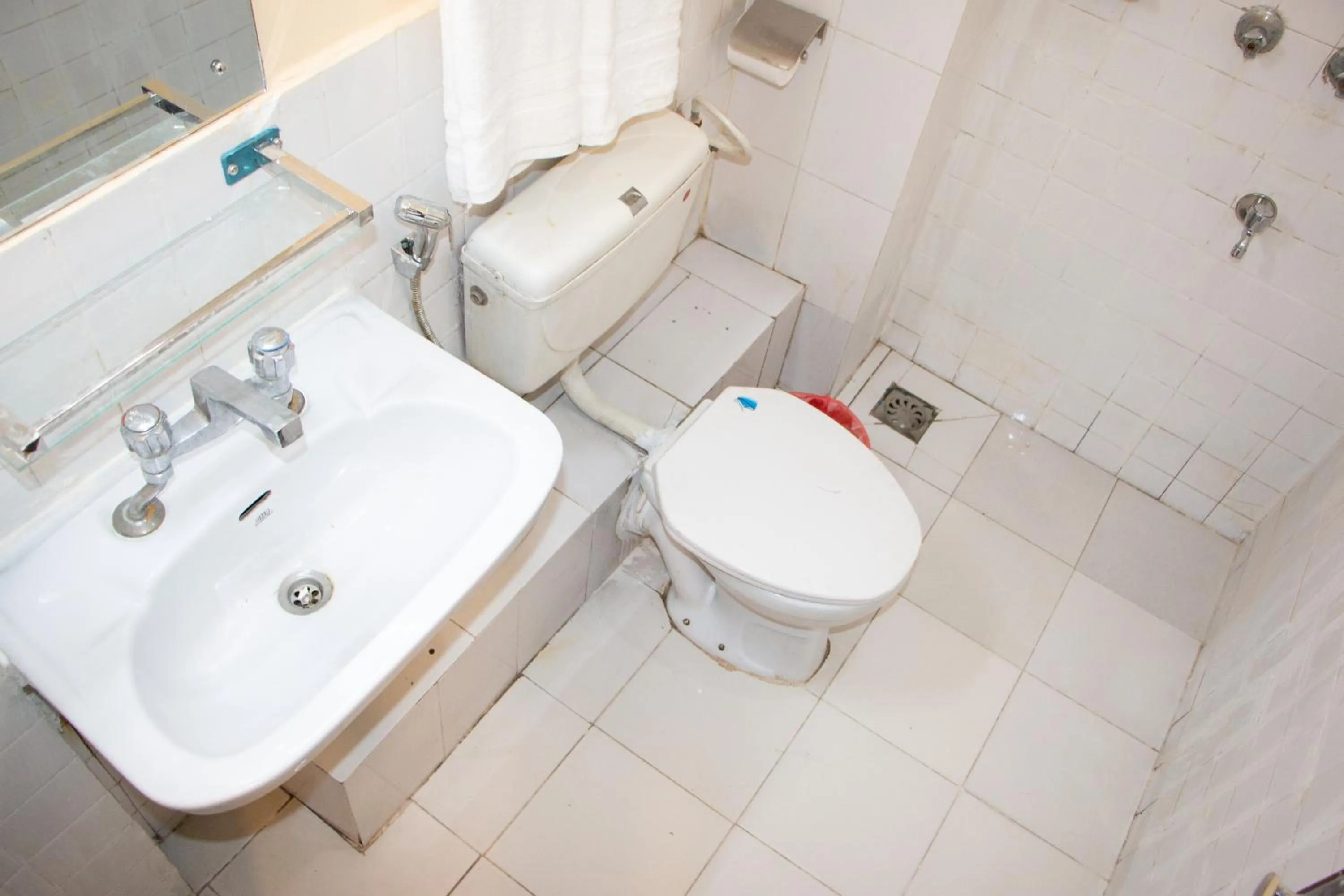 Shower in Hotel Lapha