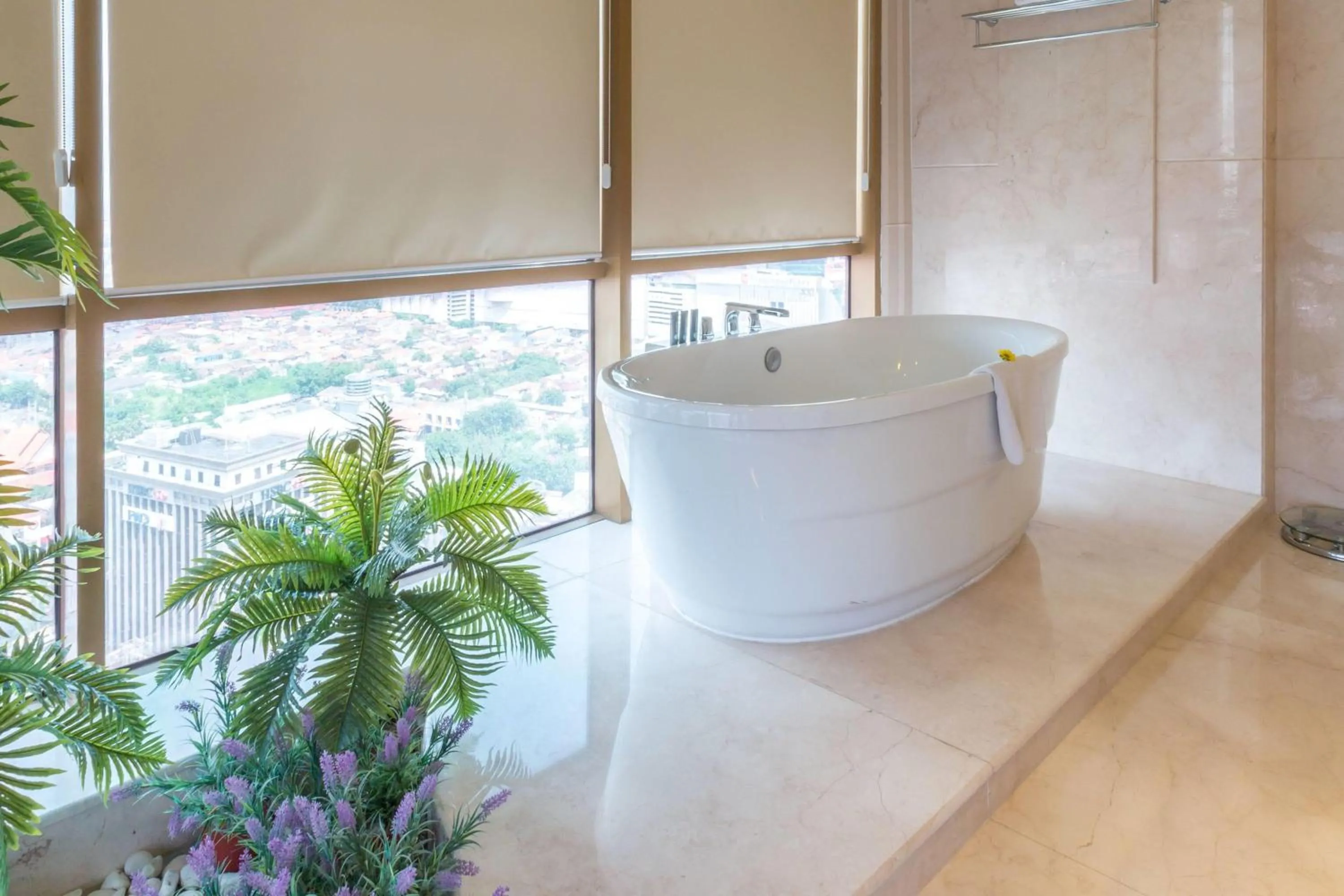 Photo of the whole room in Wyndham Surabaya