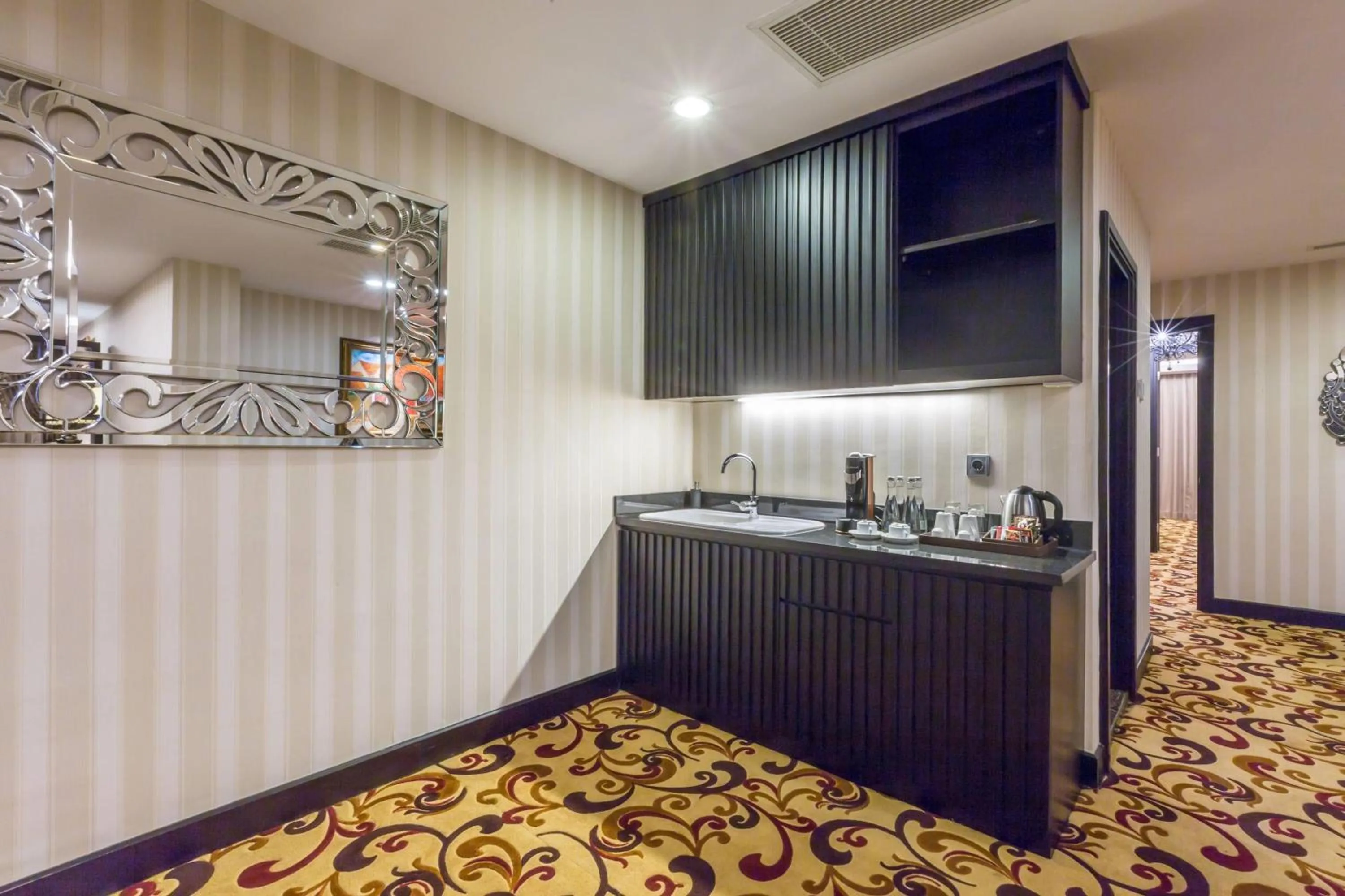 Photo of the whole room in Wyndham Surabaya