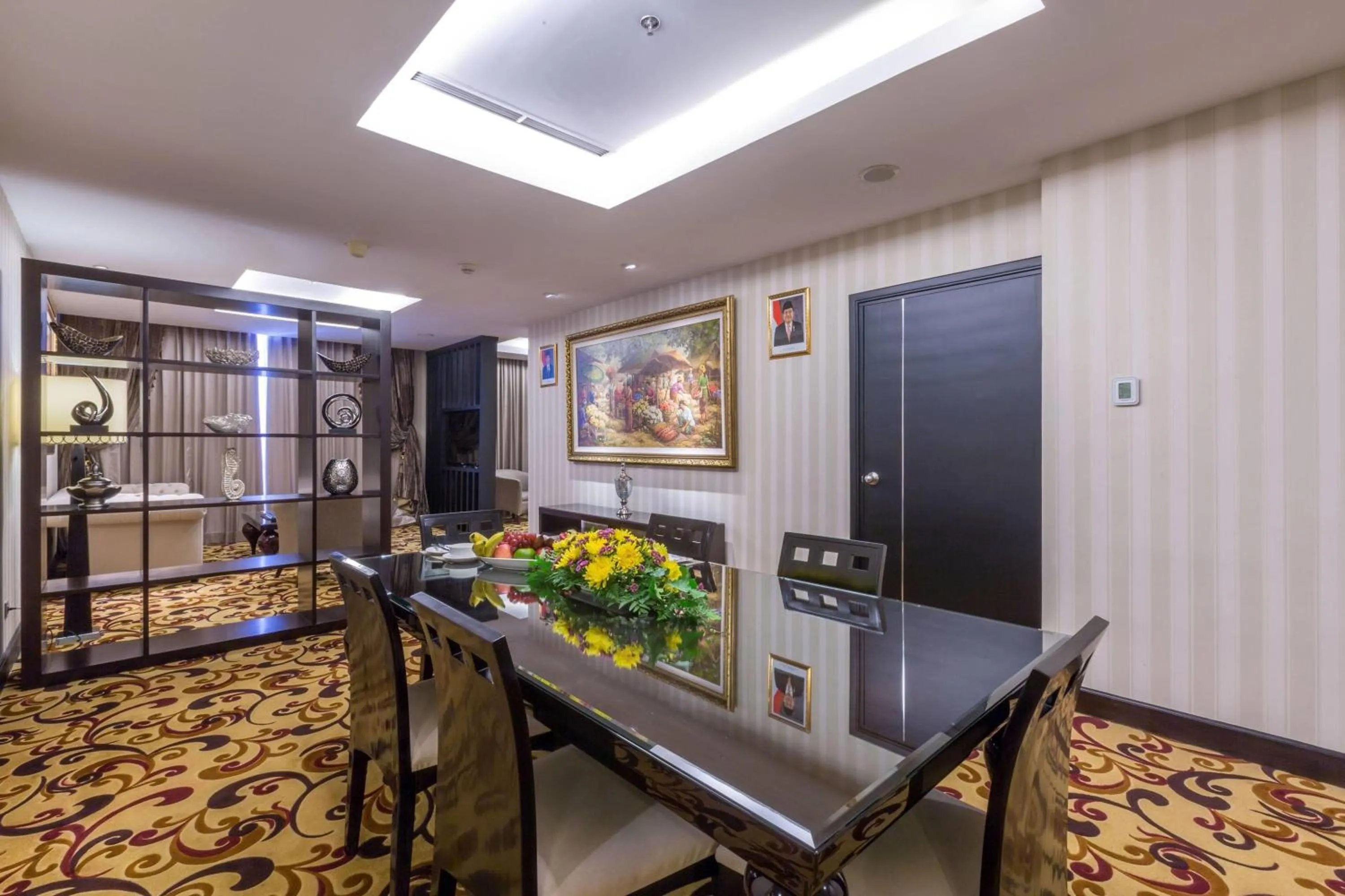 Photo of the whole room in Wyndham Surabaya