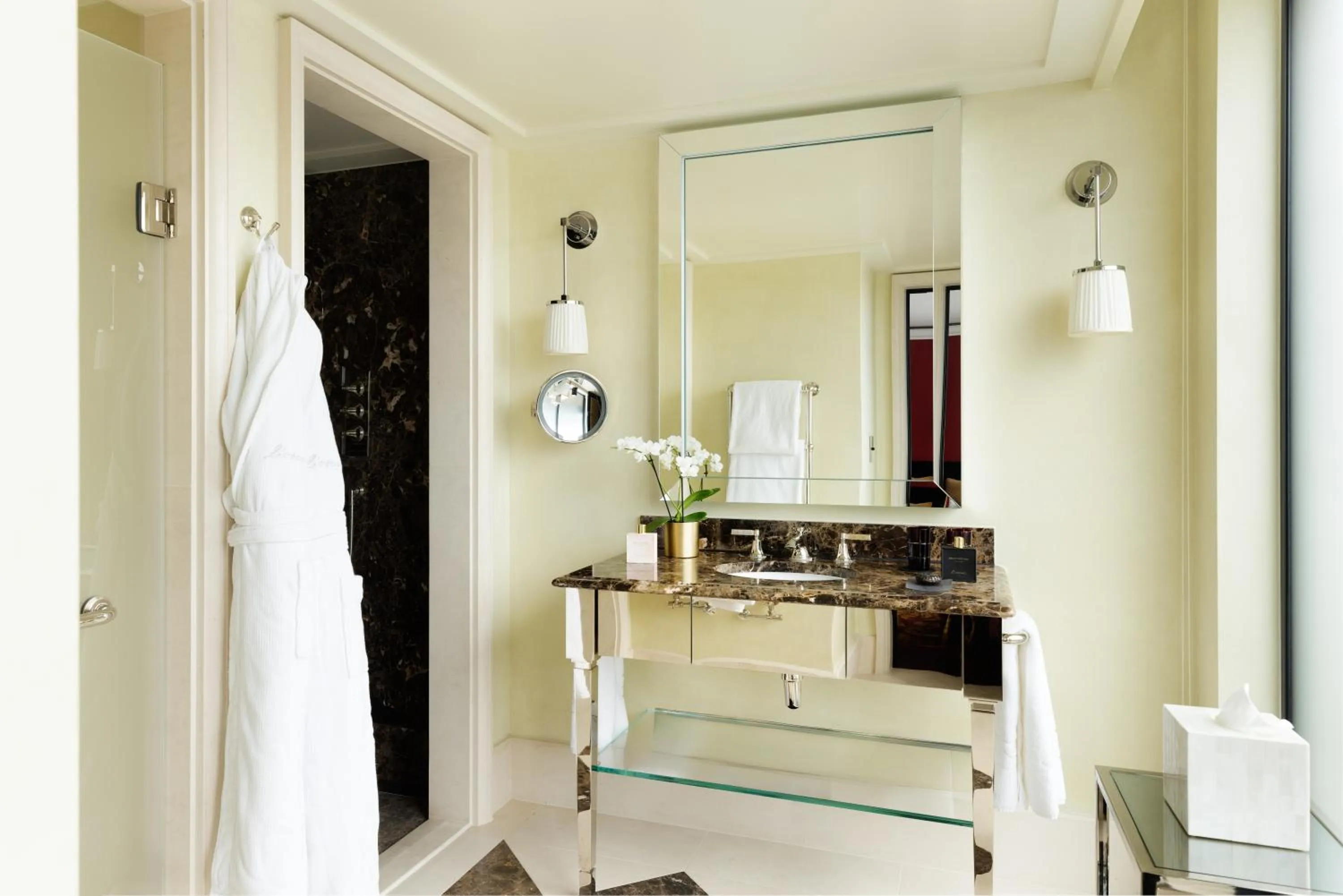 Bathroom in L'oscar London