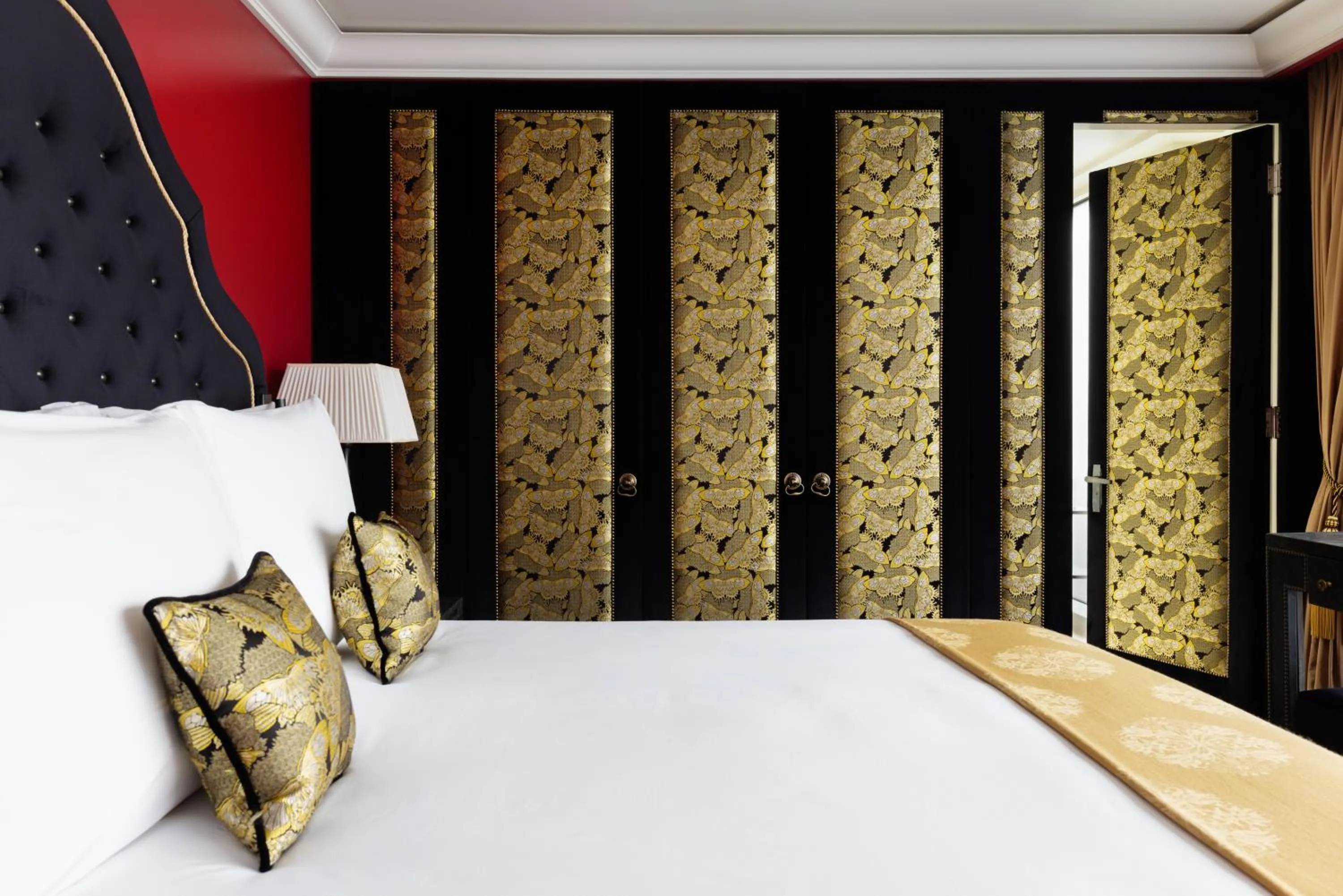 Bed in L'oscar London