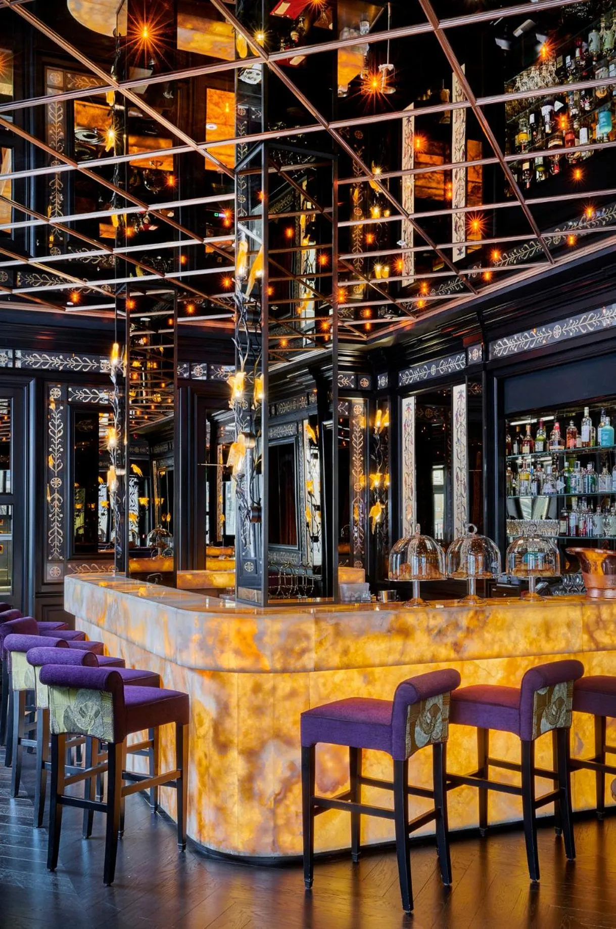 Lounge or bar in L'oscar London