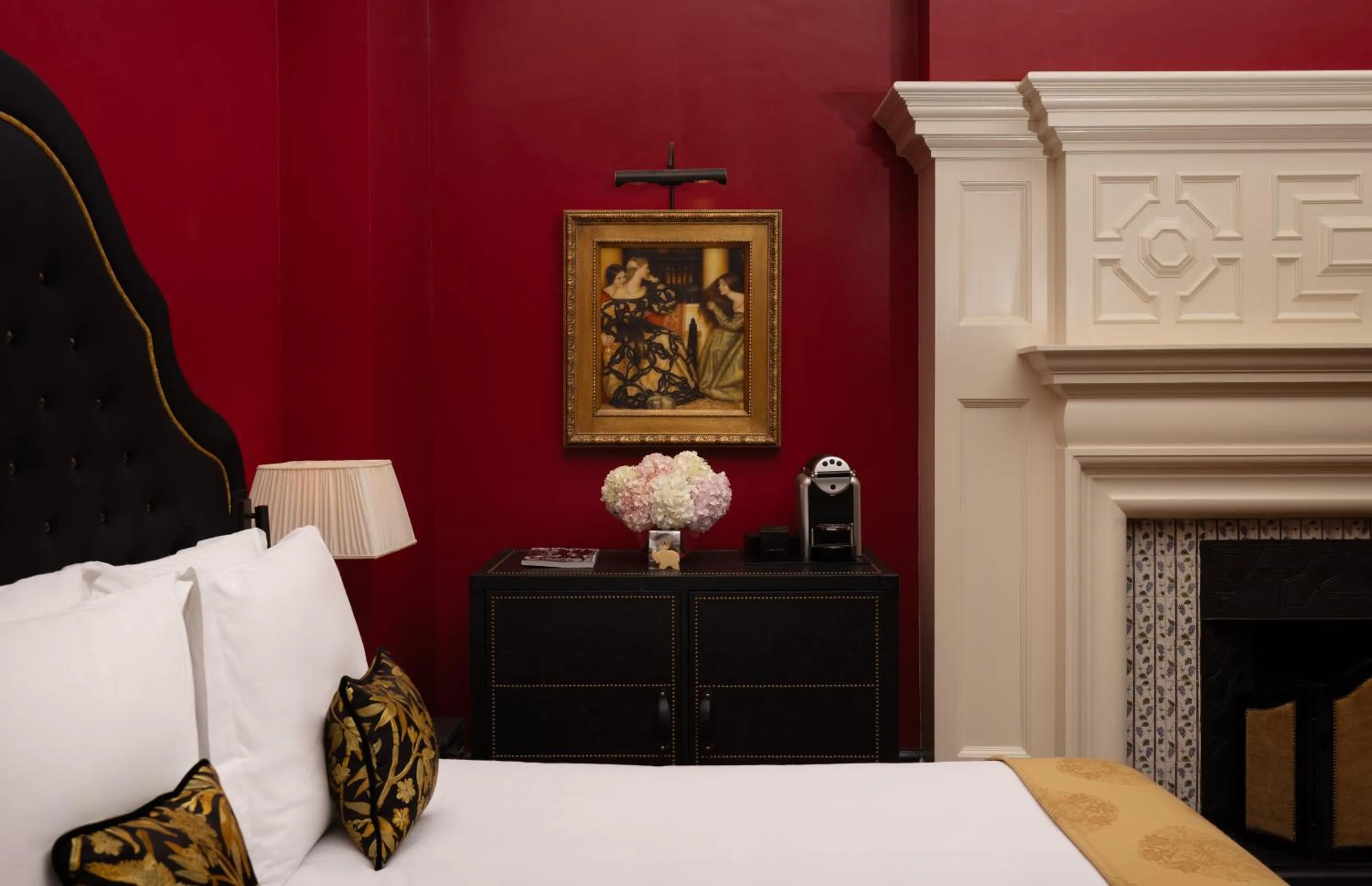 Bed in L'oscar London