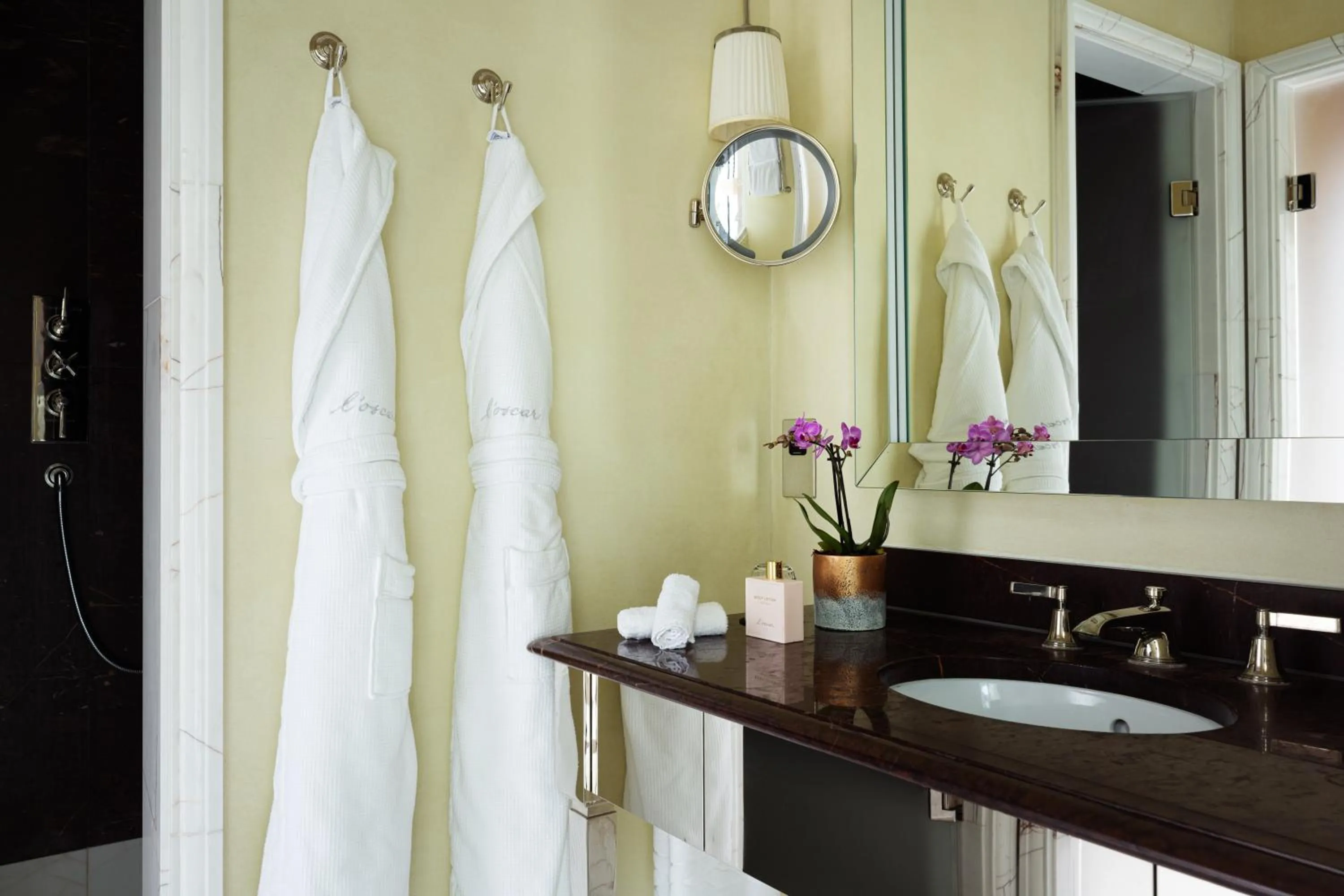 Bathroom in L'oscar London