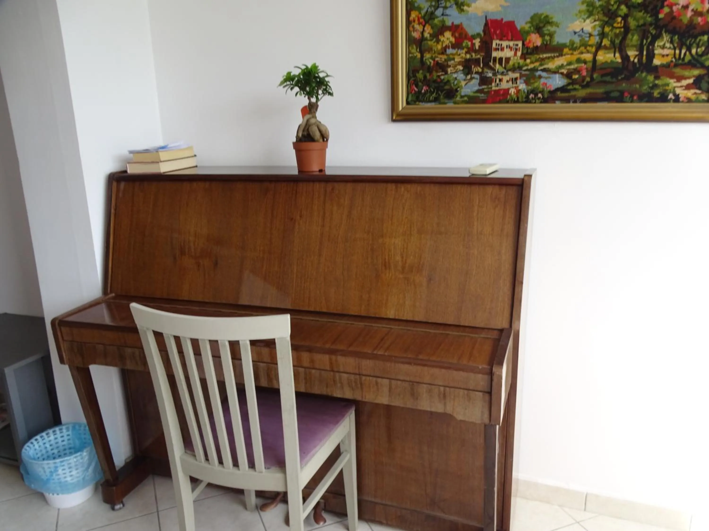 Decorative detail in Artemis GreenHill