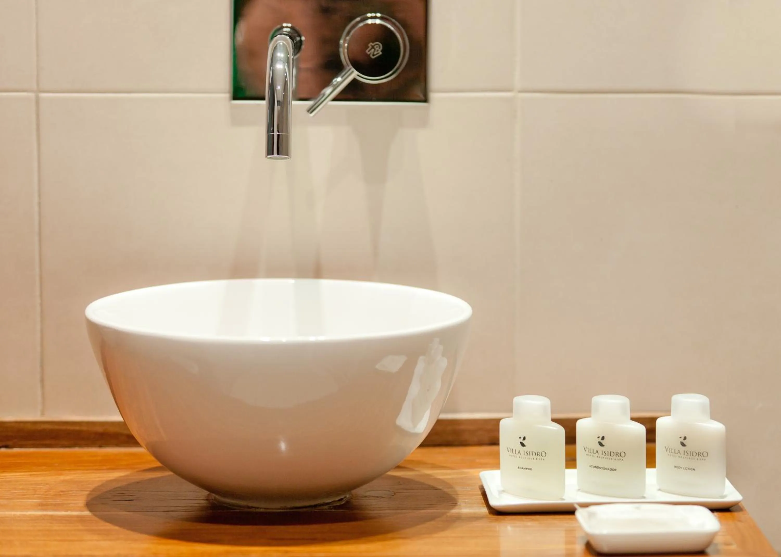 Toilet in Villa Isidro Hotel Boutique & Spa