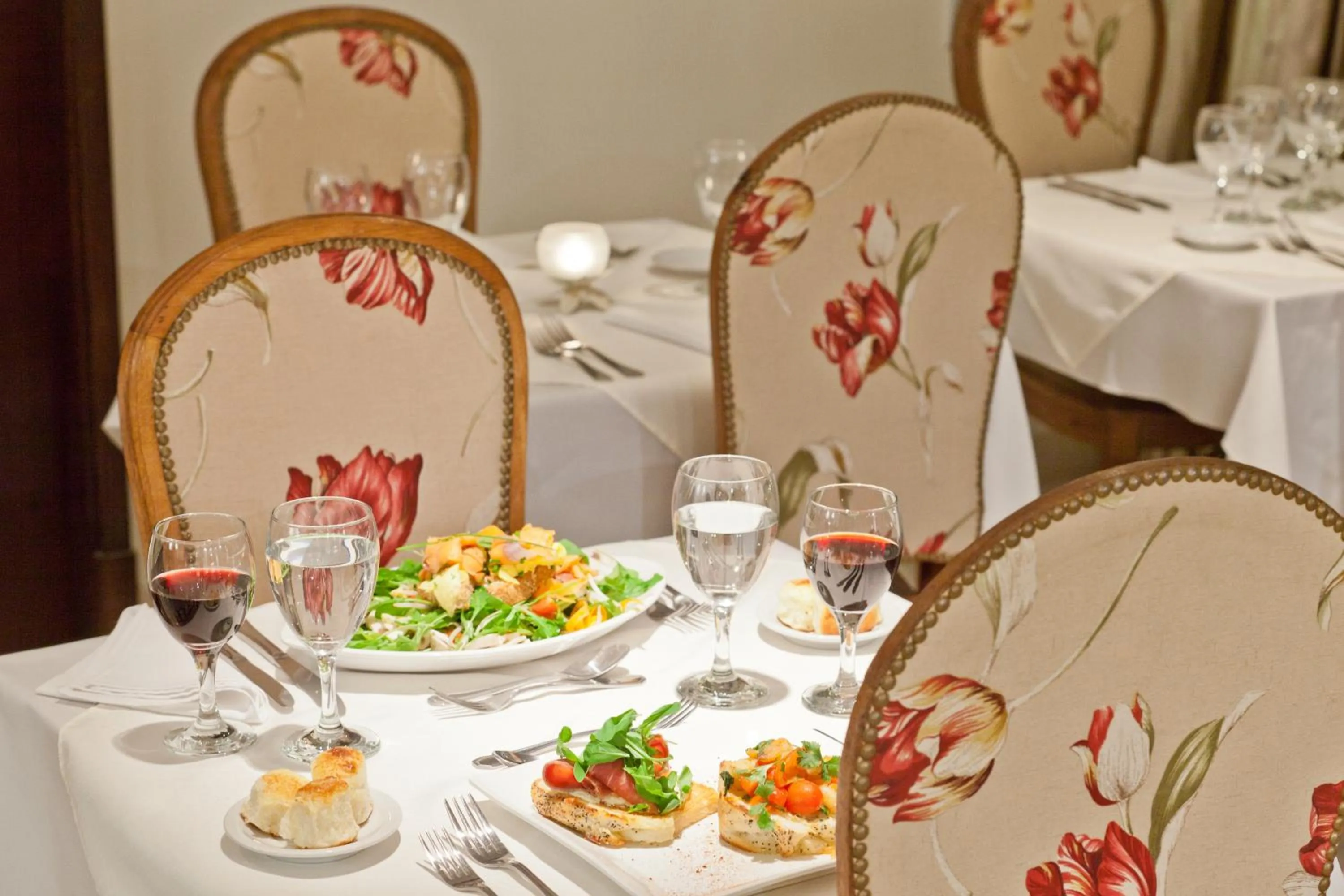 Restaurant/places to eat in Villa Isidro Hotel Boutique & Spa