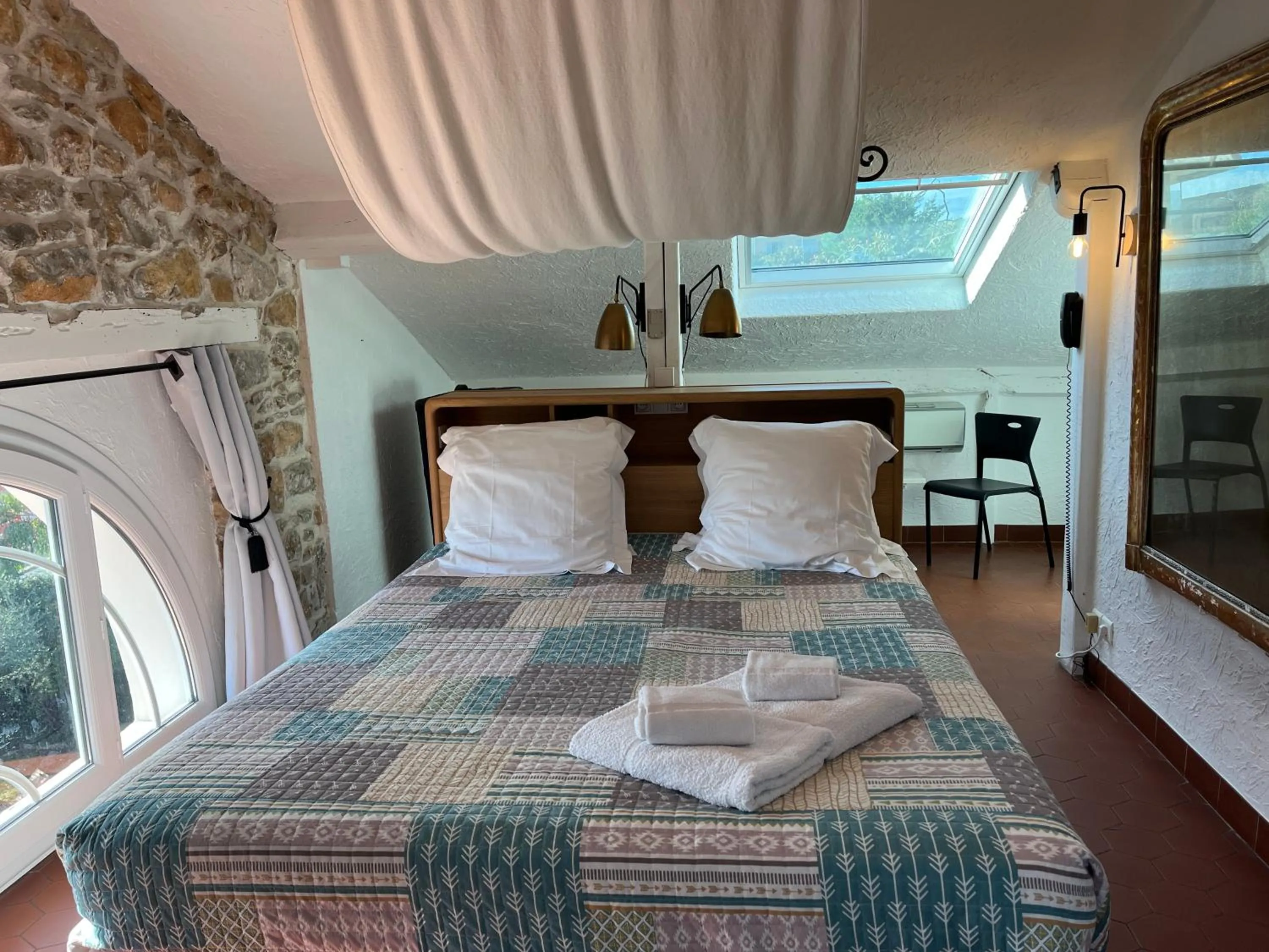 Bedroom in La Villa Roseraie , Hôtel Familial OUVERT TOUTE L ANNEE