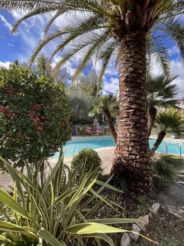 Garden view in La Villa Roseraie , Hôtel Familial OUVERT TOUTE L ANNEE