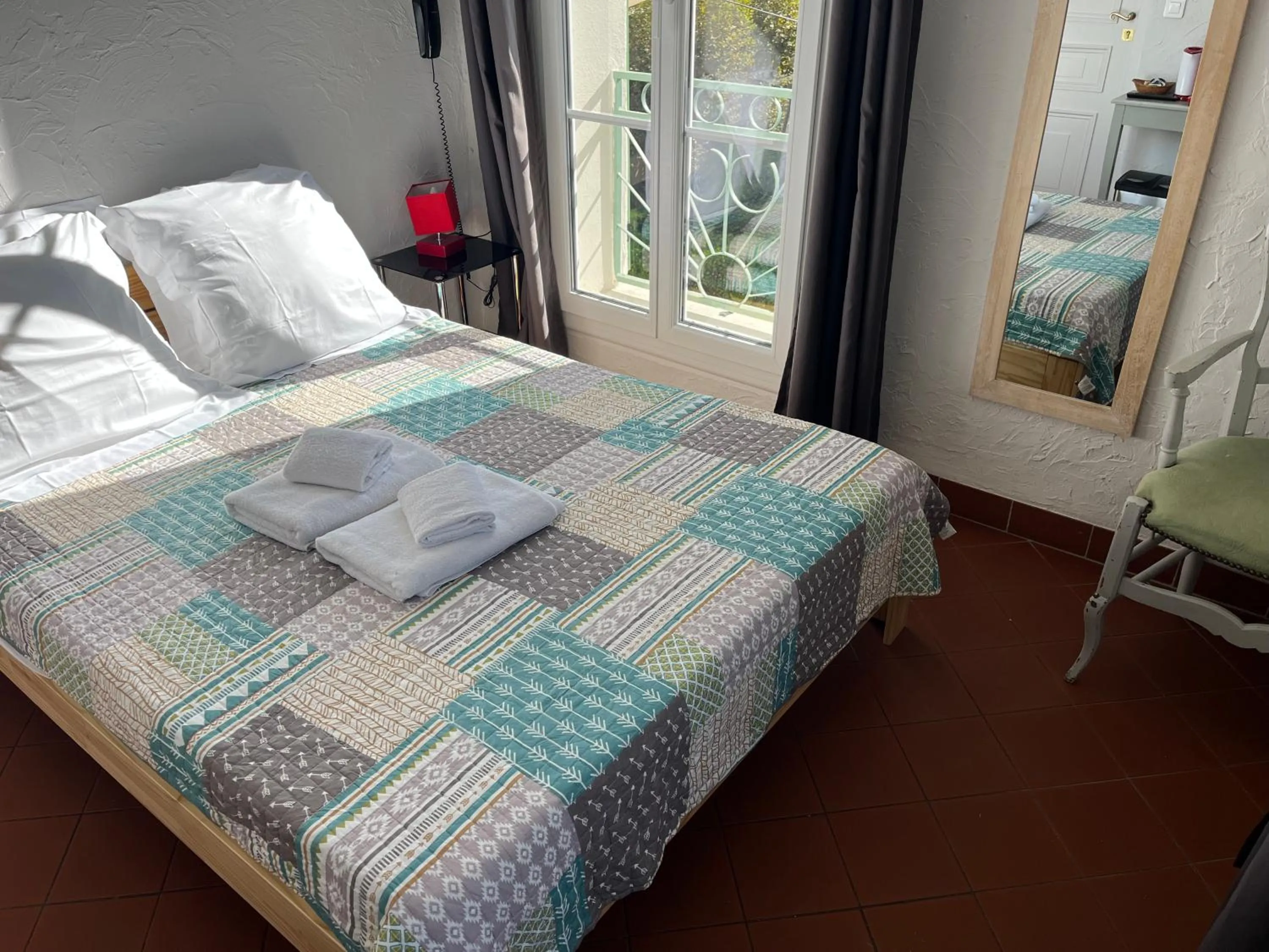 Bedroom in La Villa Roseraie , Hôtel Familial OUVERT TOUTE L ANNEE