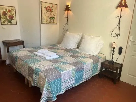 Bedroom in La Villa Roseraie , Hôtel Familial OUVERT TOUTE L ANNEE