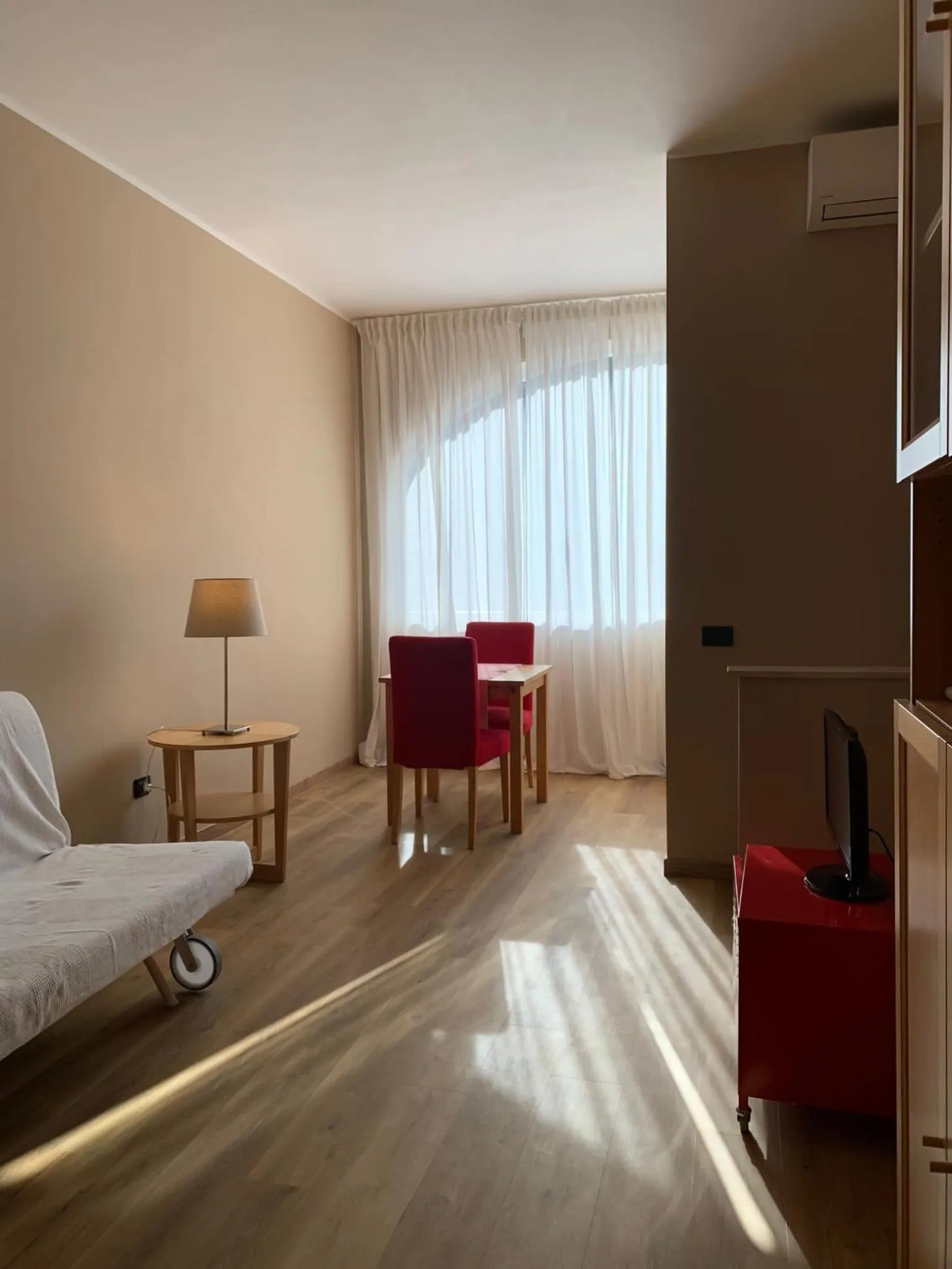 Living room, Bed in Inn Bracciano Suite Casa Vacanze