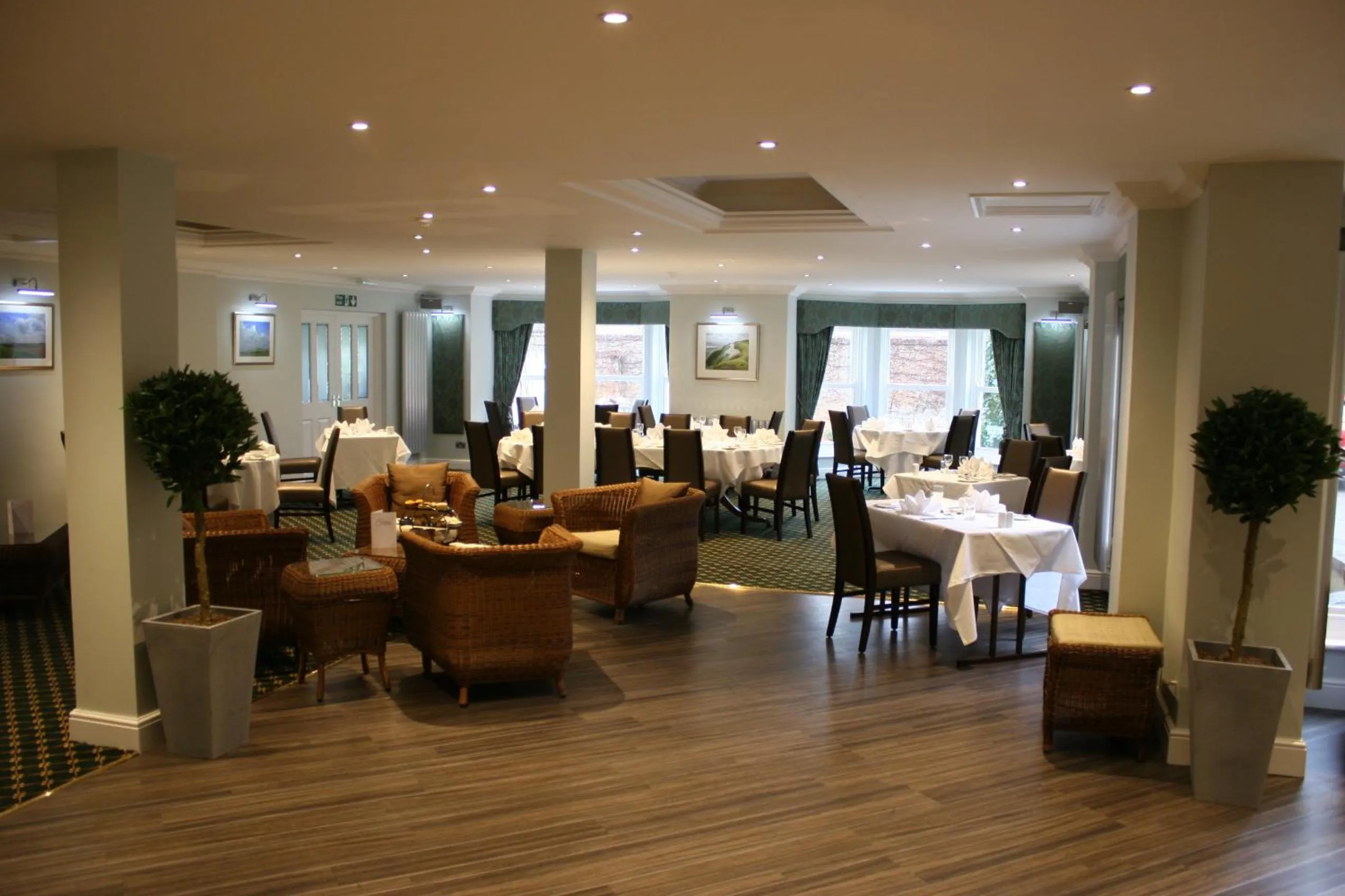 Restaurant/places to eat in Chiseldon House Hotel