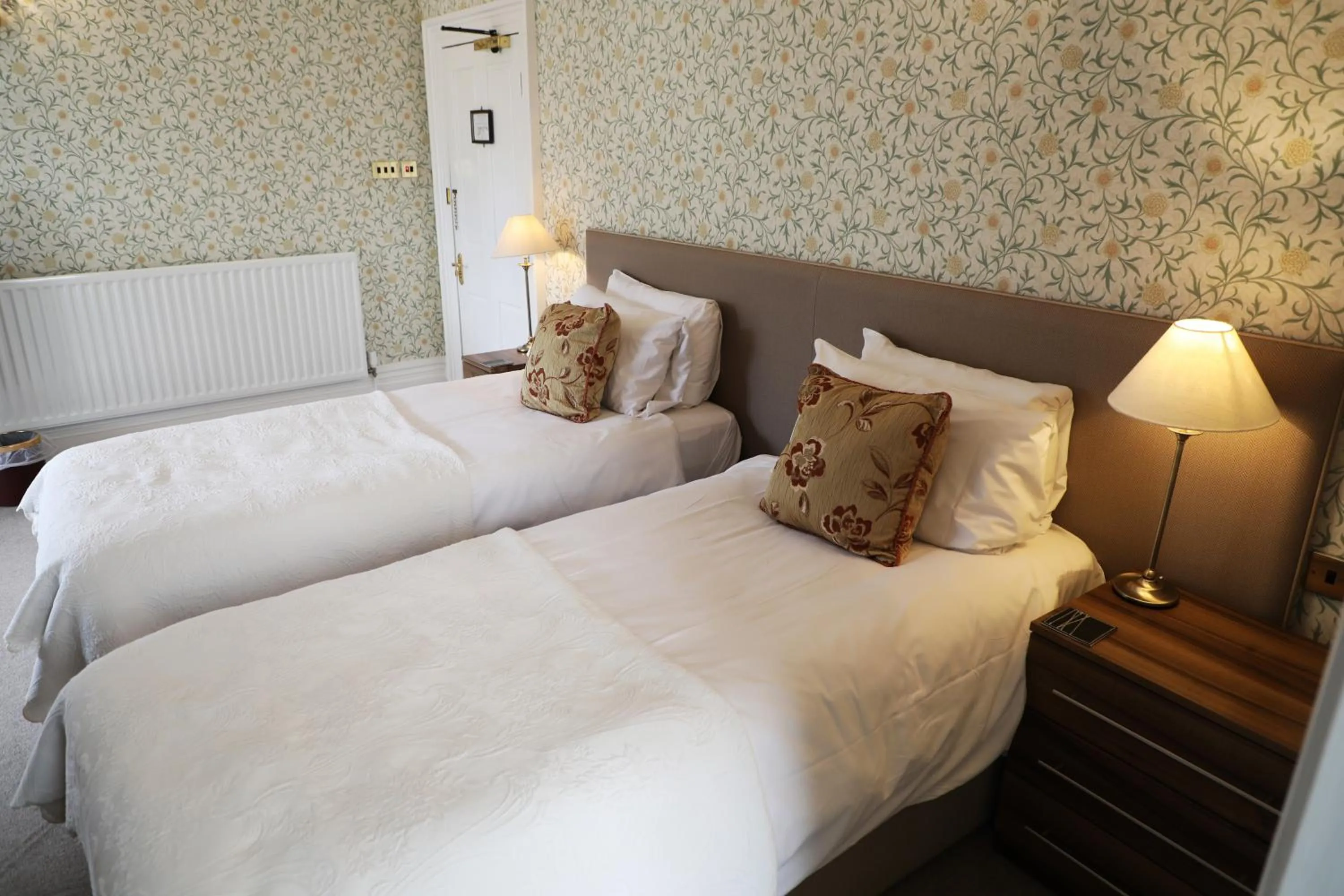Bed in Chiseldon House Hotel