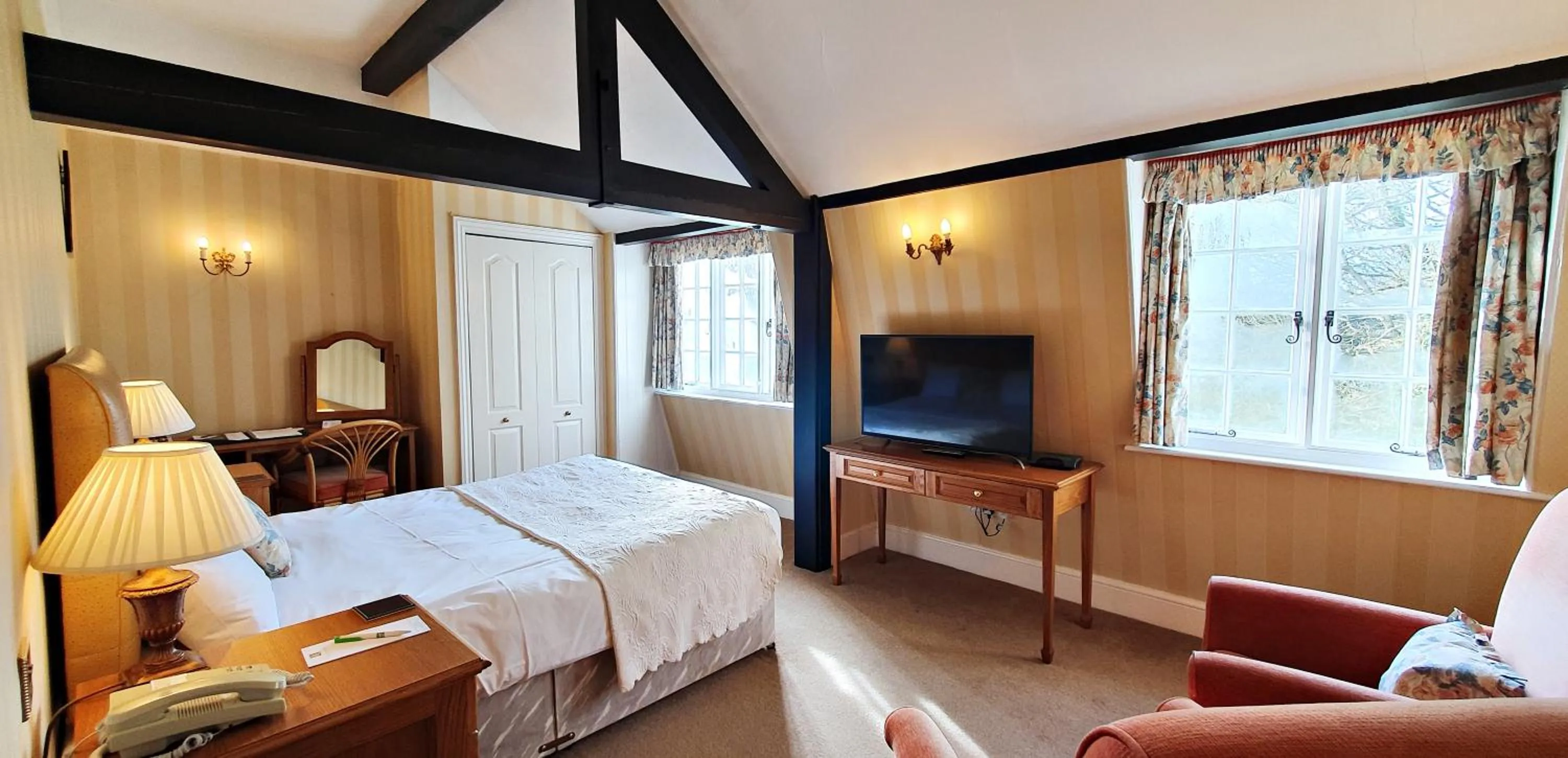 Bed in Chiseldon House Hotel
