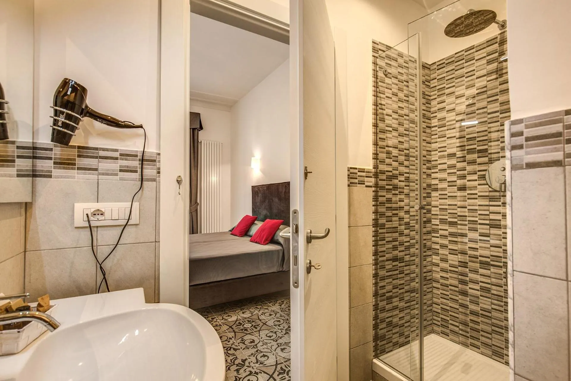 Bathroom, Bed in Feronia Guest house