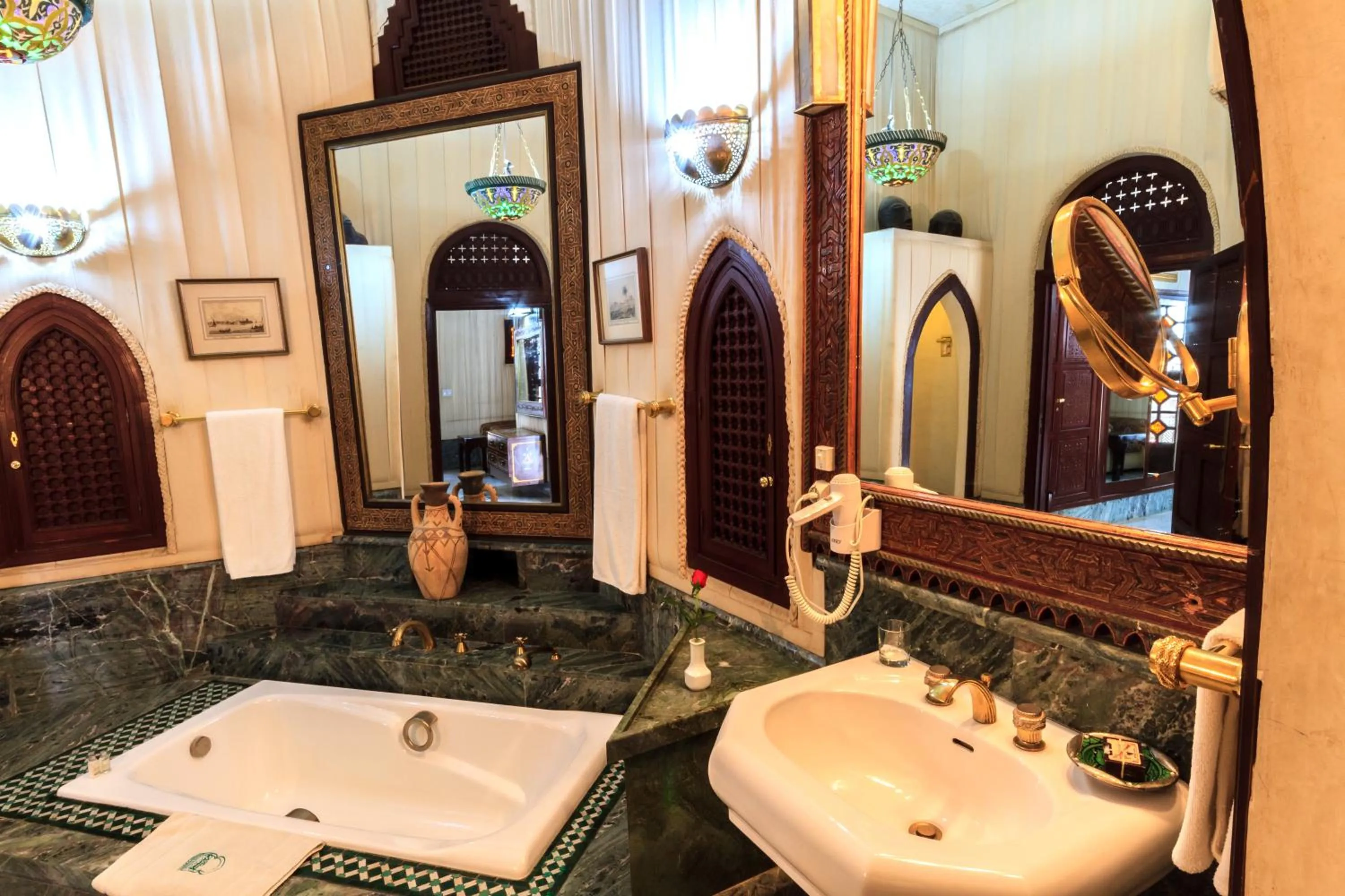 Bath in Palais Dar Donab