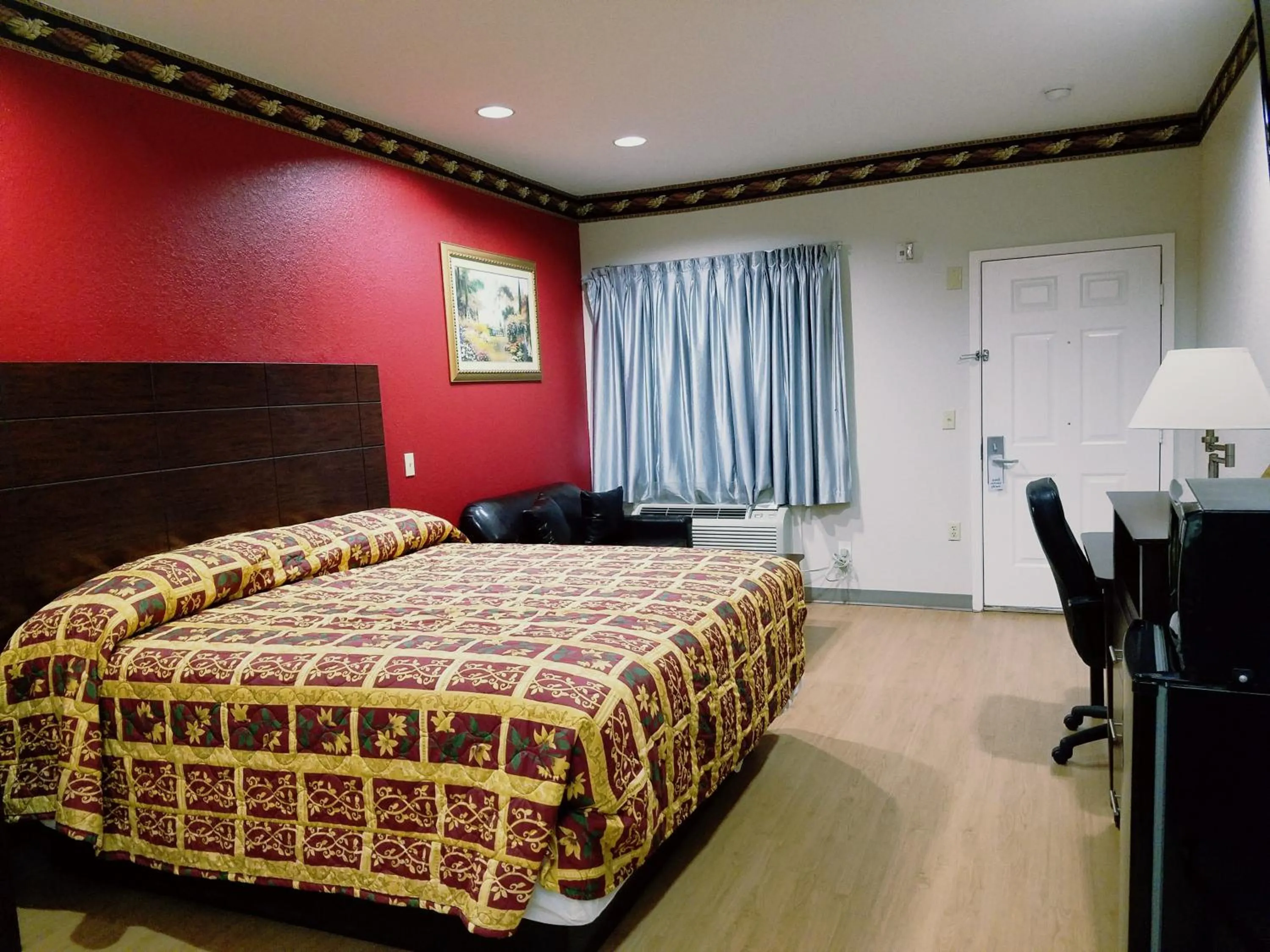 Bed in Scott Inn & Suites - Downtown Houston