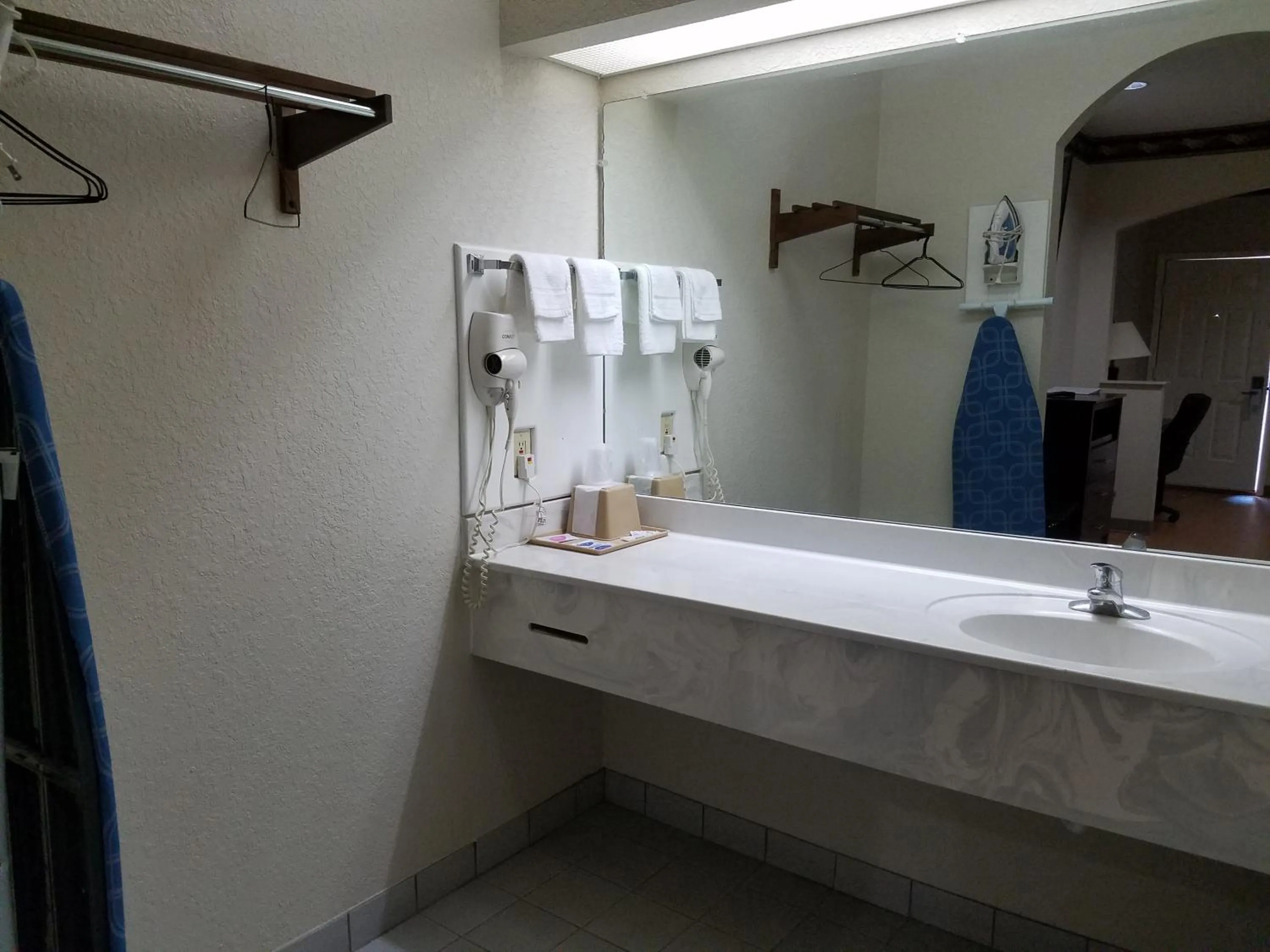 Bathroom in Scott Inn & Suites - Downtown Houston