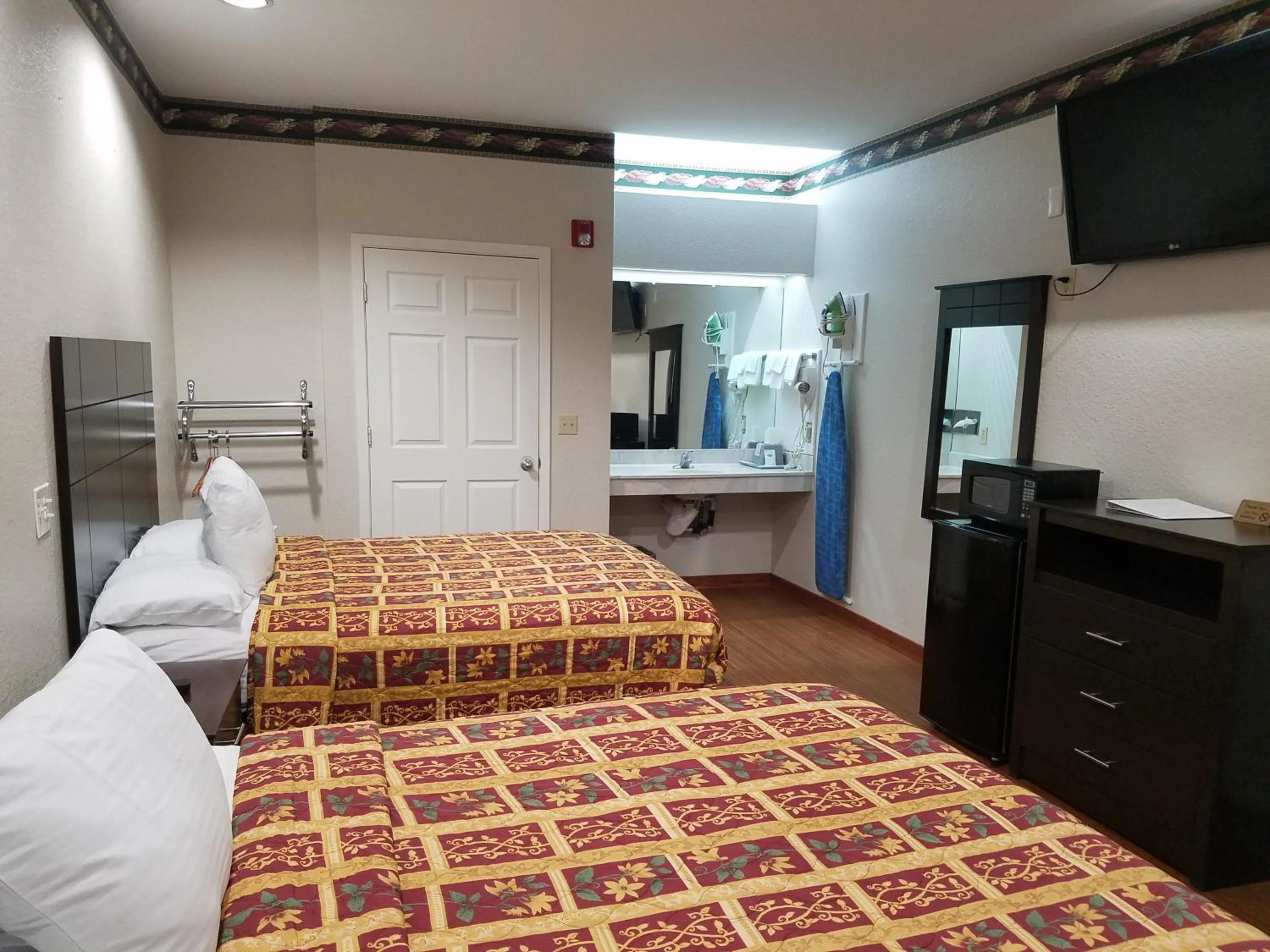 Bed in Scott Inn & Suites - Downtown Houston