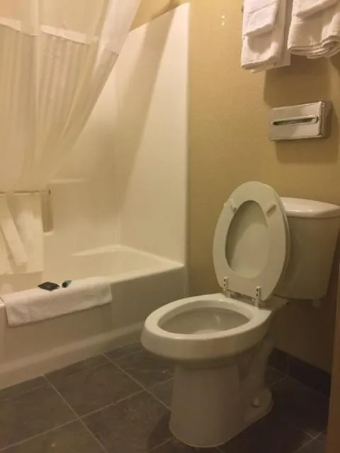 Bathroom in Americas Best Value Inn Caldwell