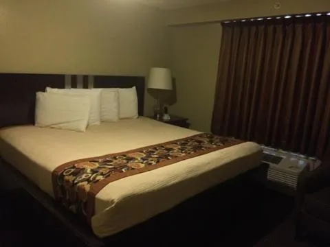 Bed in Americas Best Value Inn Caldwell