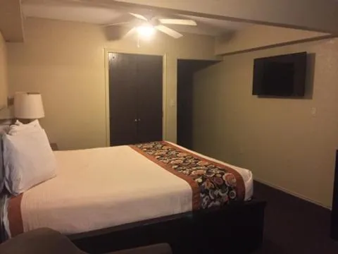 Photo of the whole room, Bed in Americas Best Value Inn Caldwell