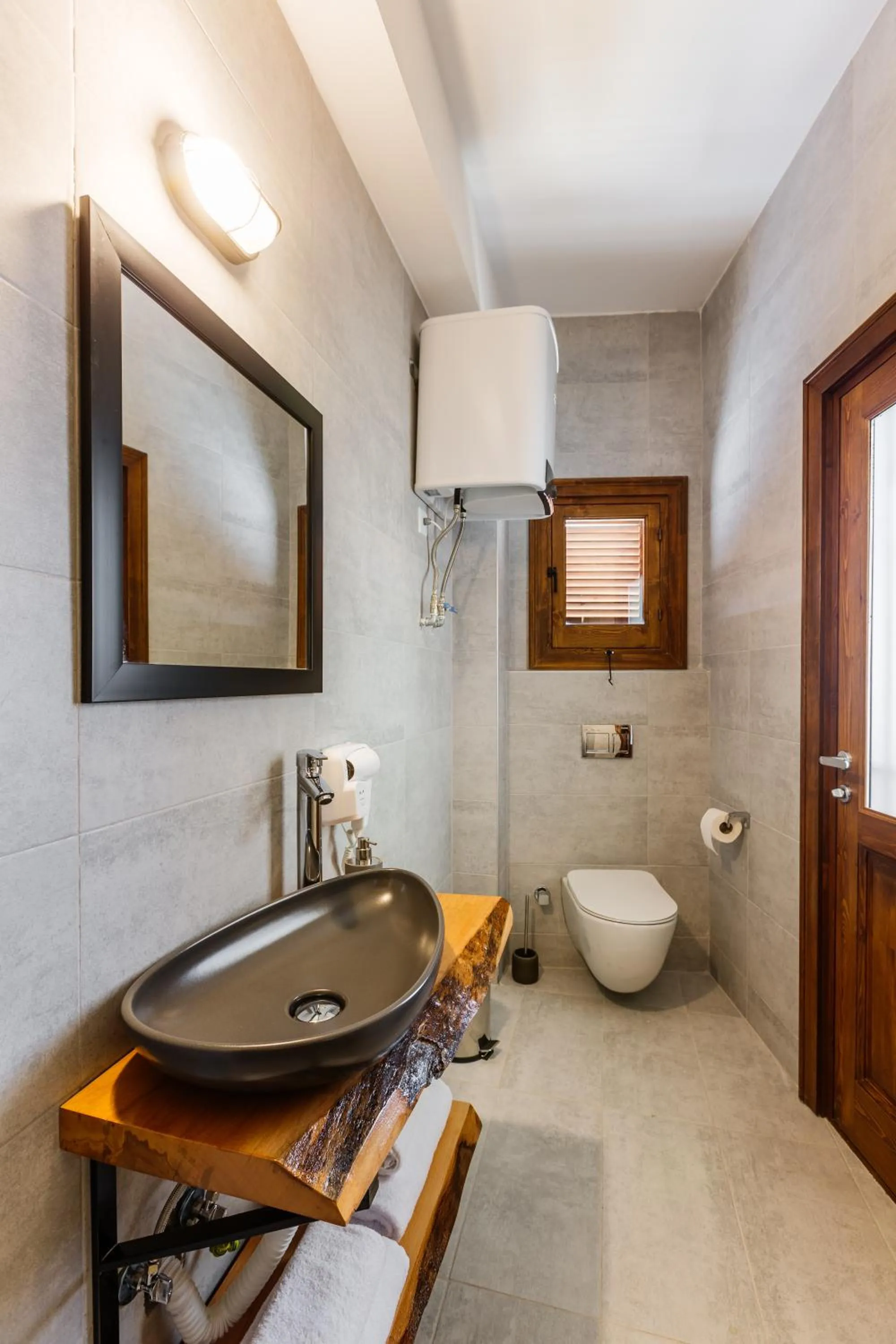 Shower in Djumba Hotel & Cafe