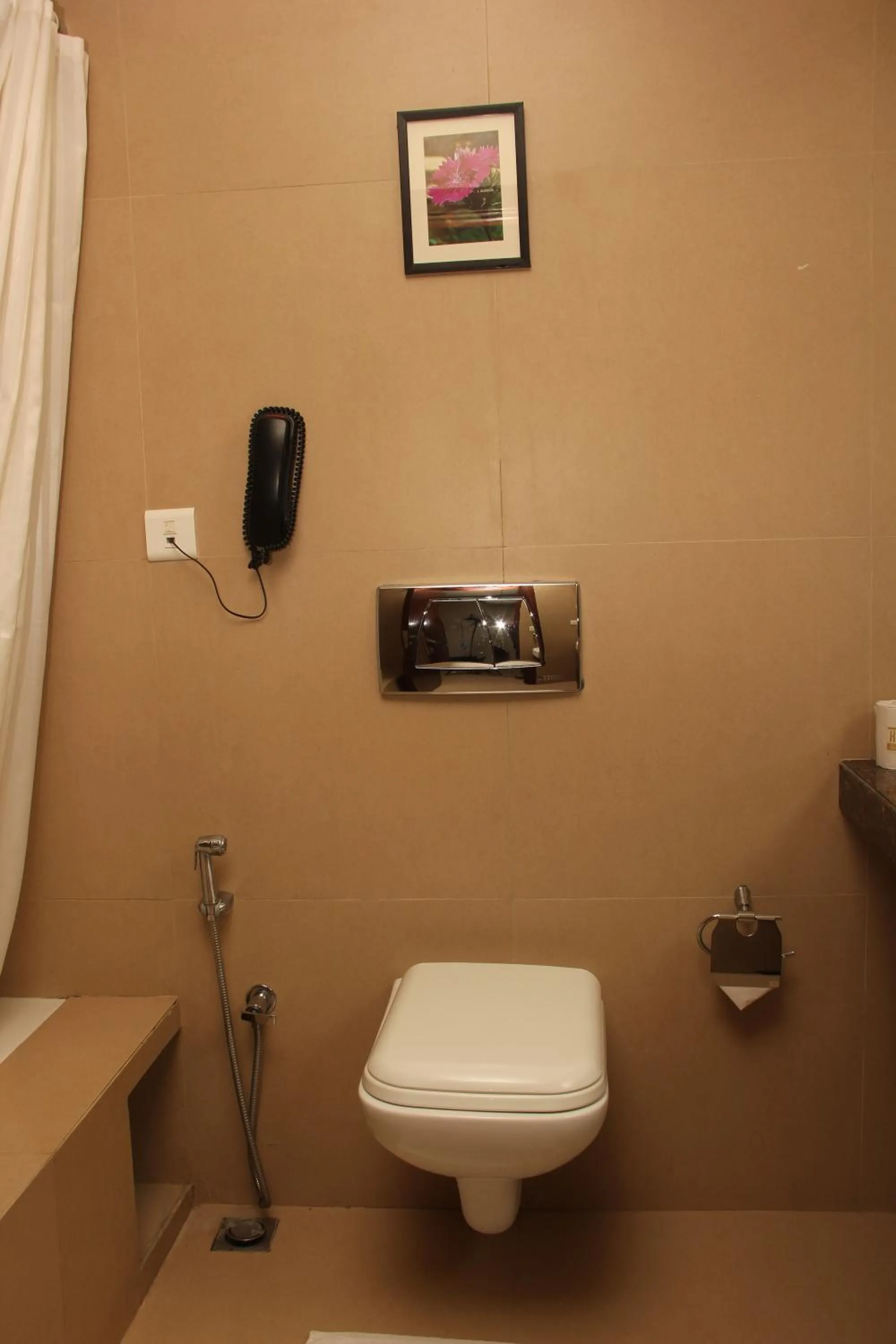 Toilet in The Aures (formerly known as Keys Select The Aures)