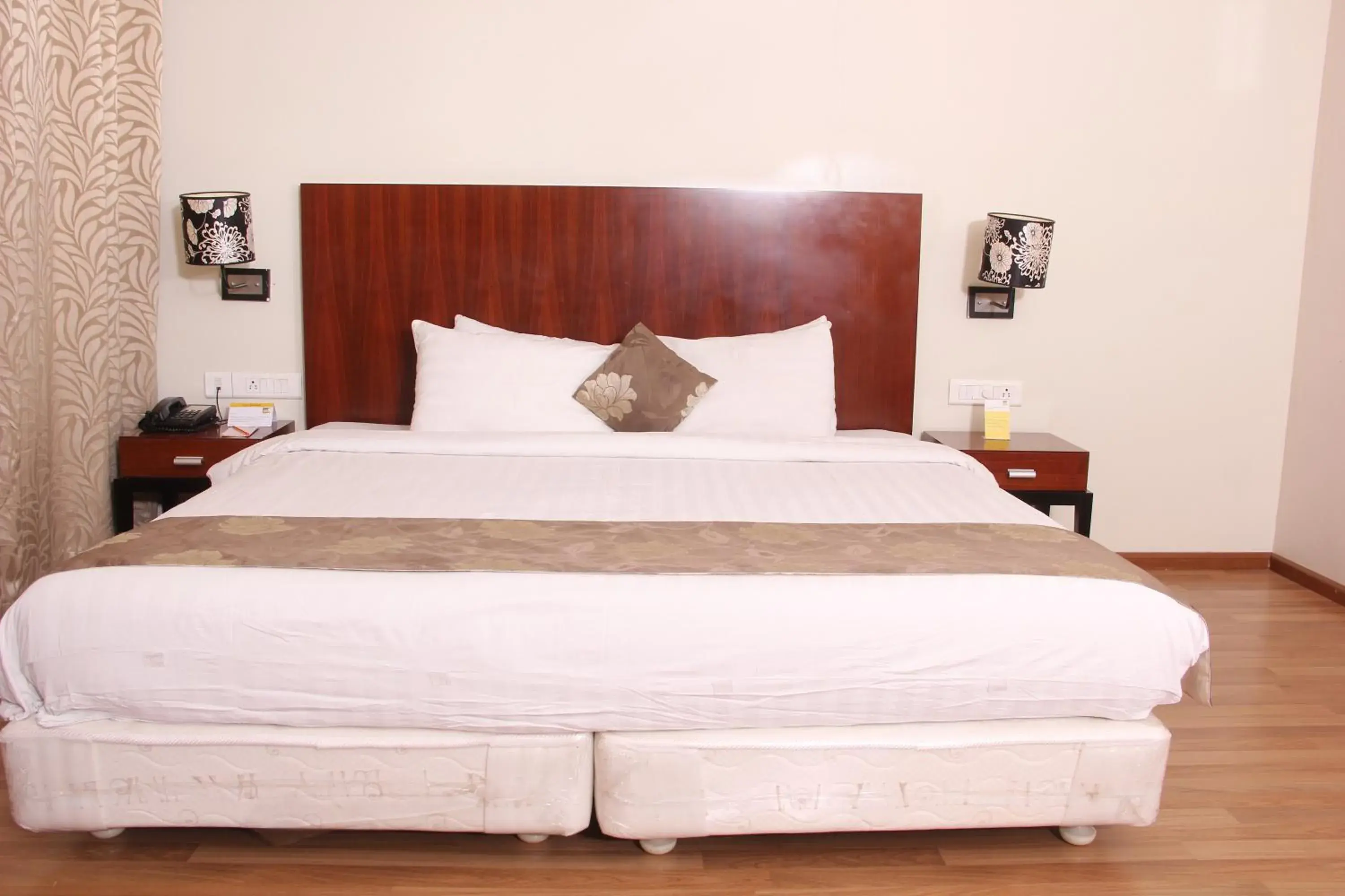 Premiere Deluxe Suite - single occupancy in The Aures (formerly known as Keys Select The Aures) Premiere Deluxe Suite - single occupancy in The Aures (formerly known as Keys Select The Aures)