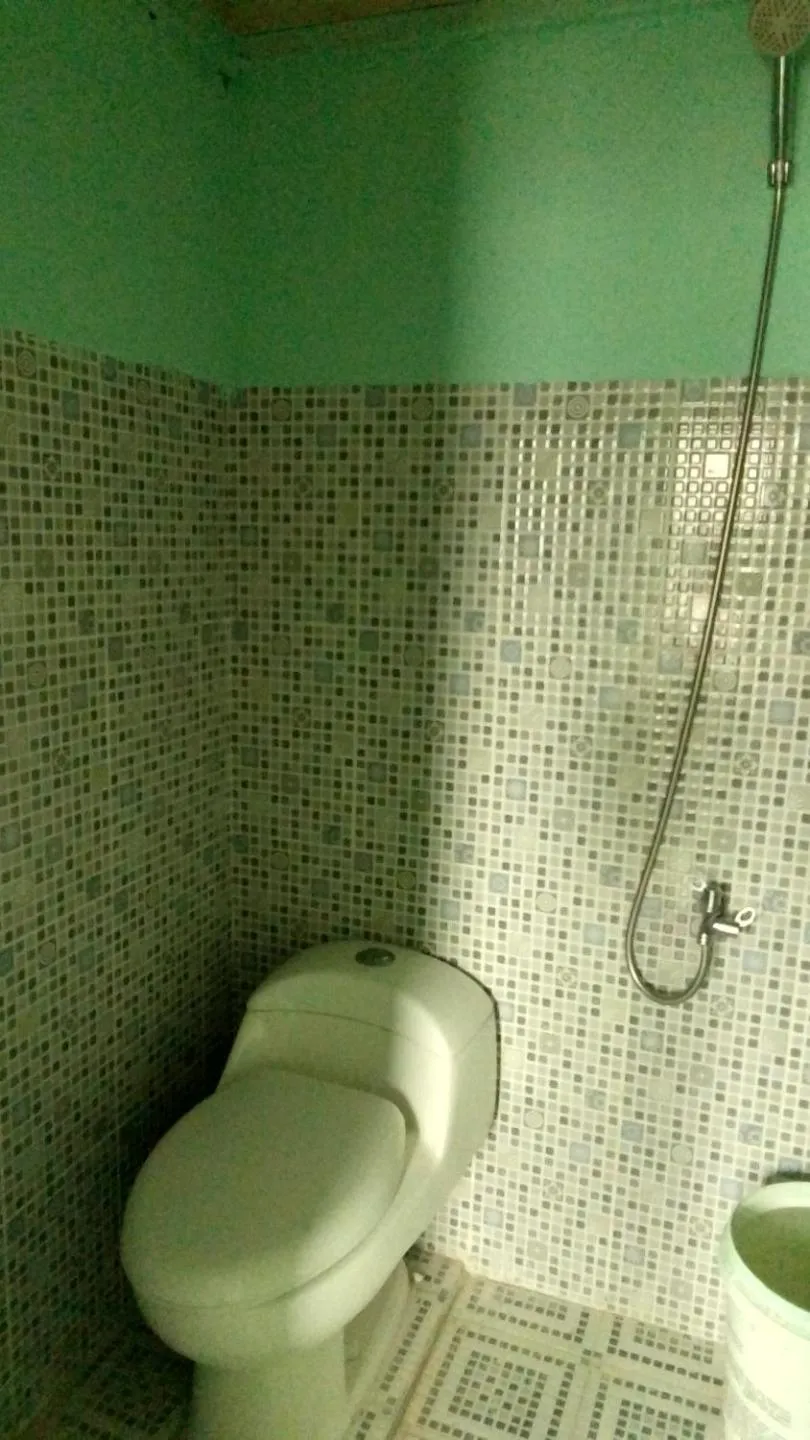 Shower in Crystall Guesthouse